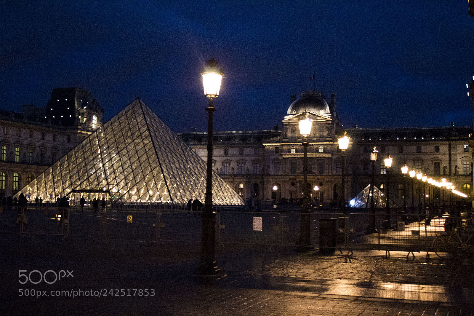 Canon EOS 1300D (EOS Rebel T6 / EOS Kiss X80) sample photo. The louvre photography