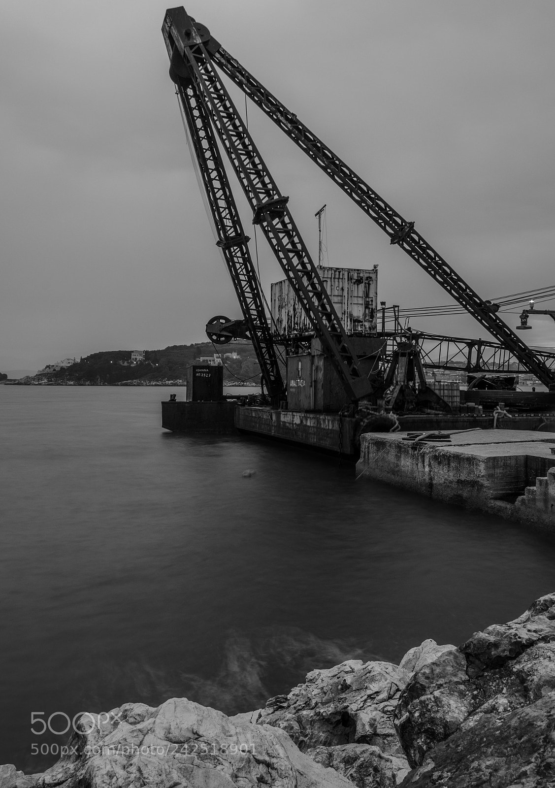 Nikon D5100 sample photo. Abandoned sea crane photography