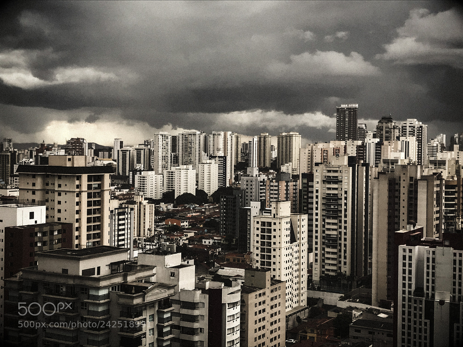 Apple iPhone 7 sample photo. Chuva em sao paulo photography