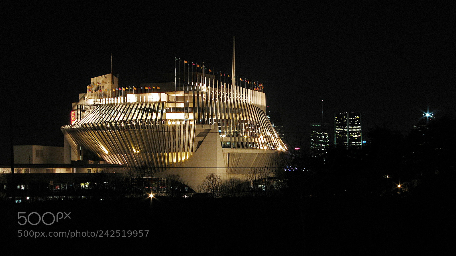 Canon POWERSHOT S5 IS sample photo. Montreal casino at night photography