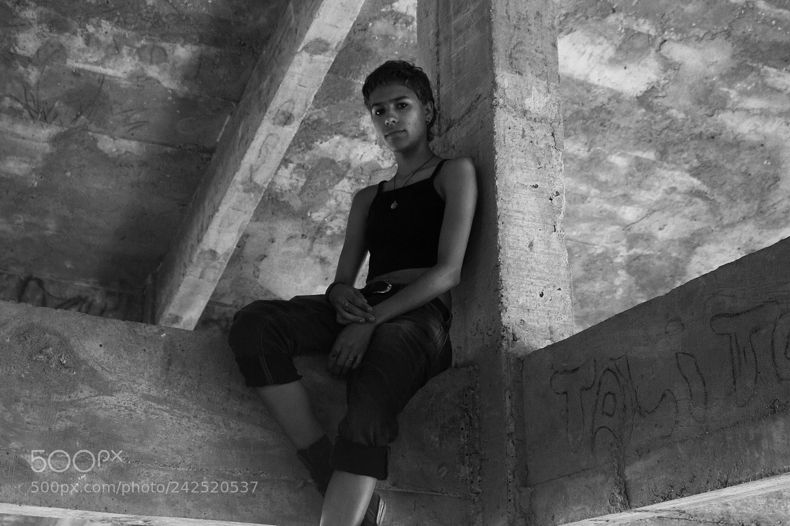 Canon EOS 700D (EOS Rebel T5i / EOS Kiss X7i) sample photo. Girl on the edge photography