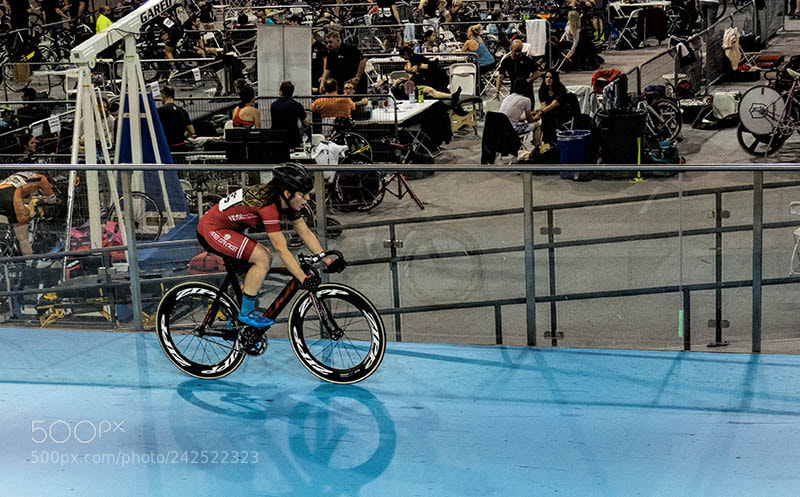 Olympus OM-D E-M1 sample photo. Bicycle race (end) photography