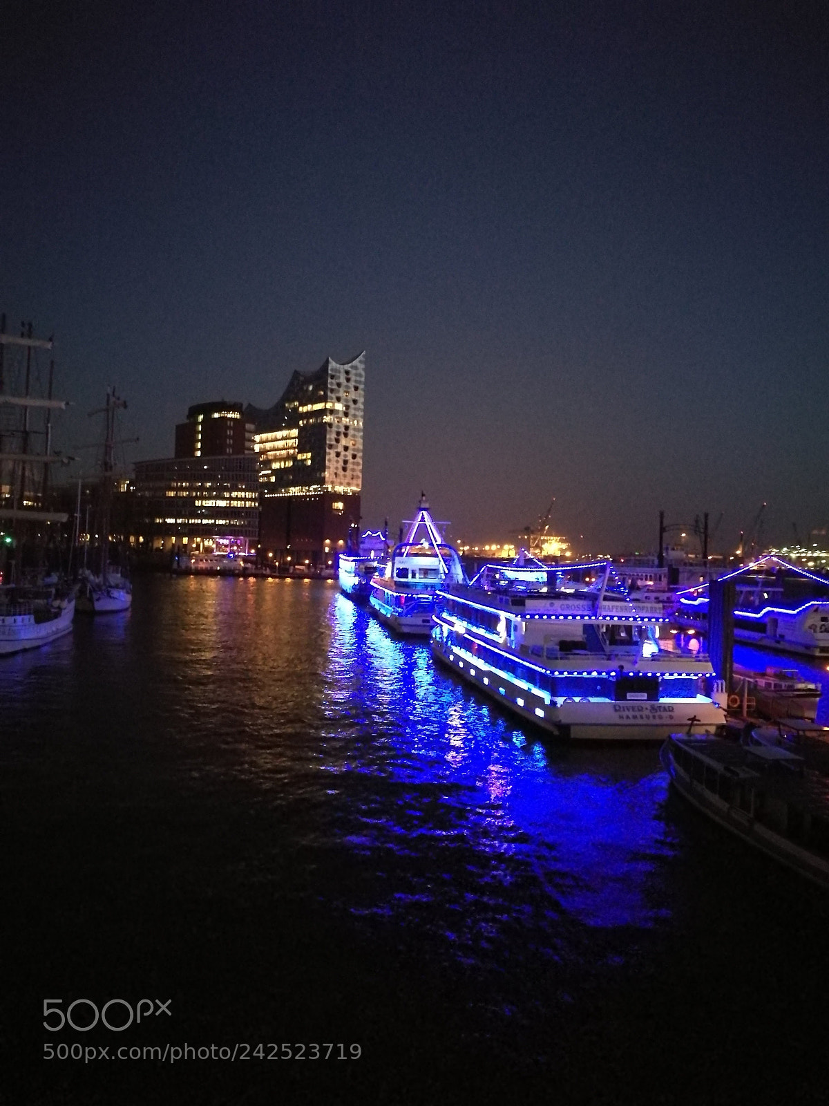 HUAWEI Honor 8 sample photo. #blue line+elbphilharmonie photography