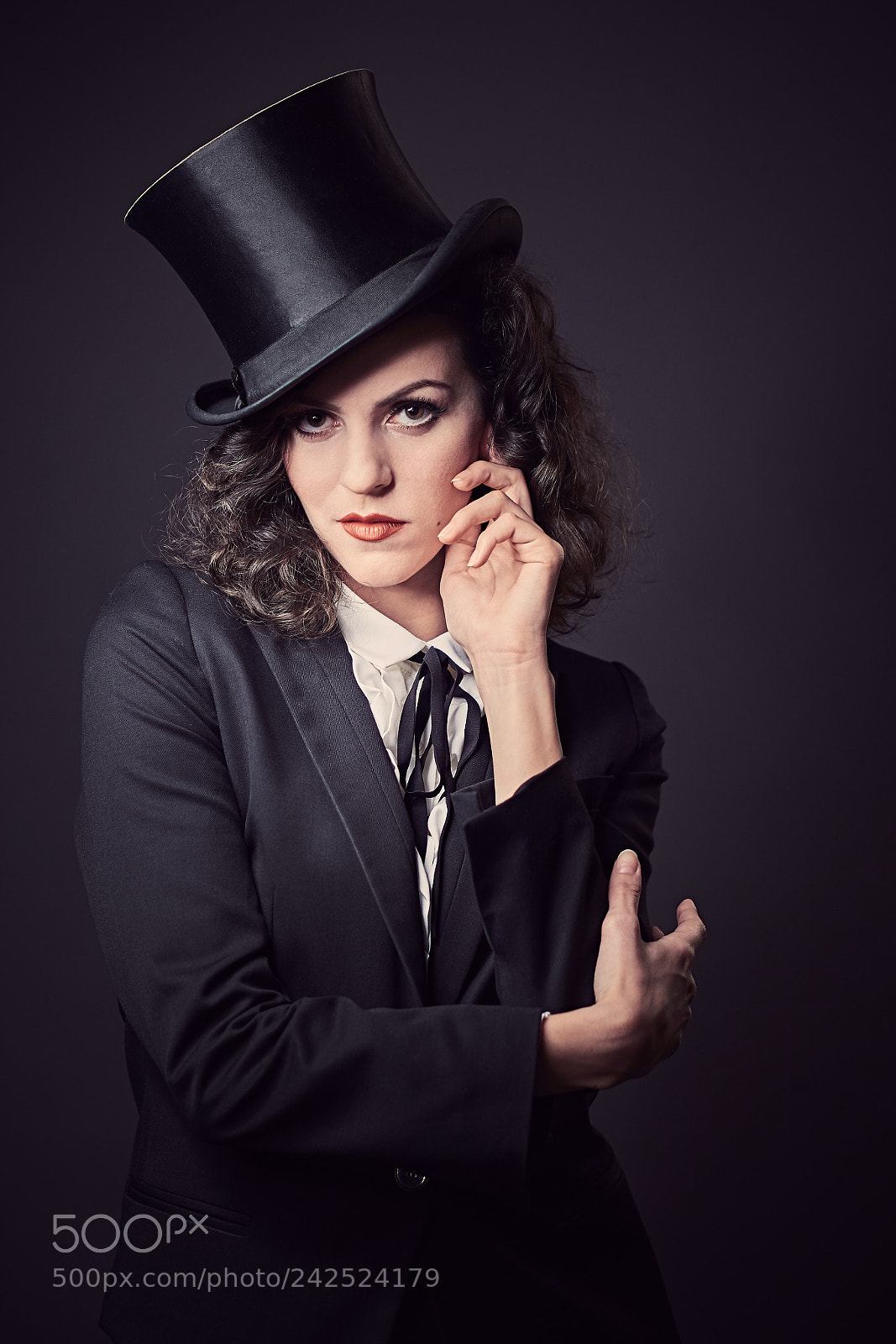 Olympus OM-D E-M1 Mark II sample photo. Cabaret photography