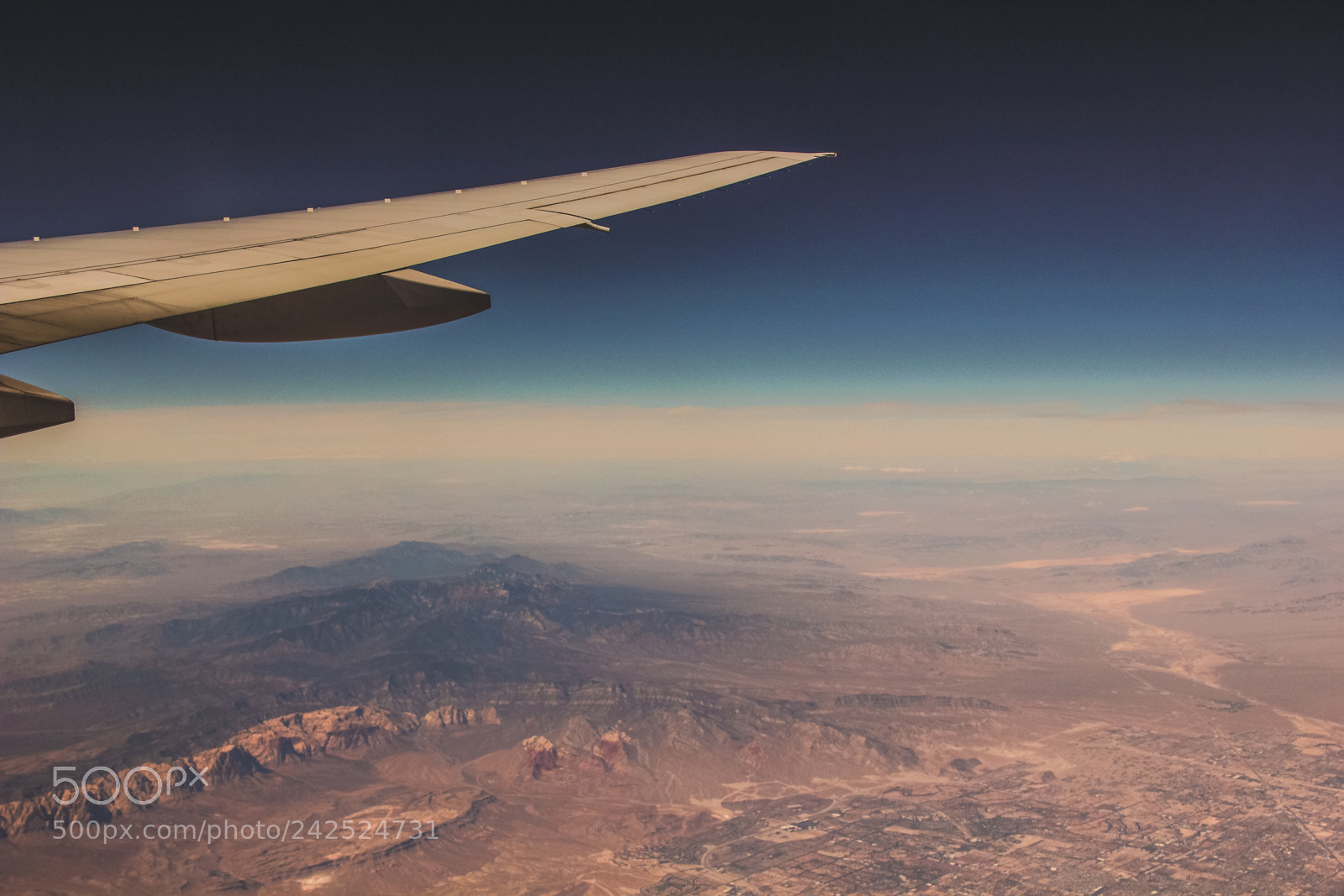 Canon EOS 550D (EOS Rebel T2i / EOS Kiss X4) sample photo. Airplane wing in flight photography