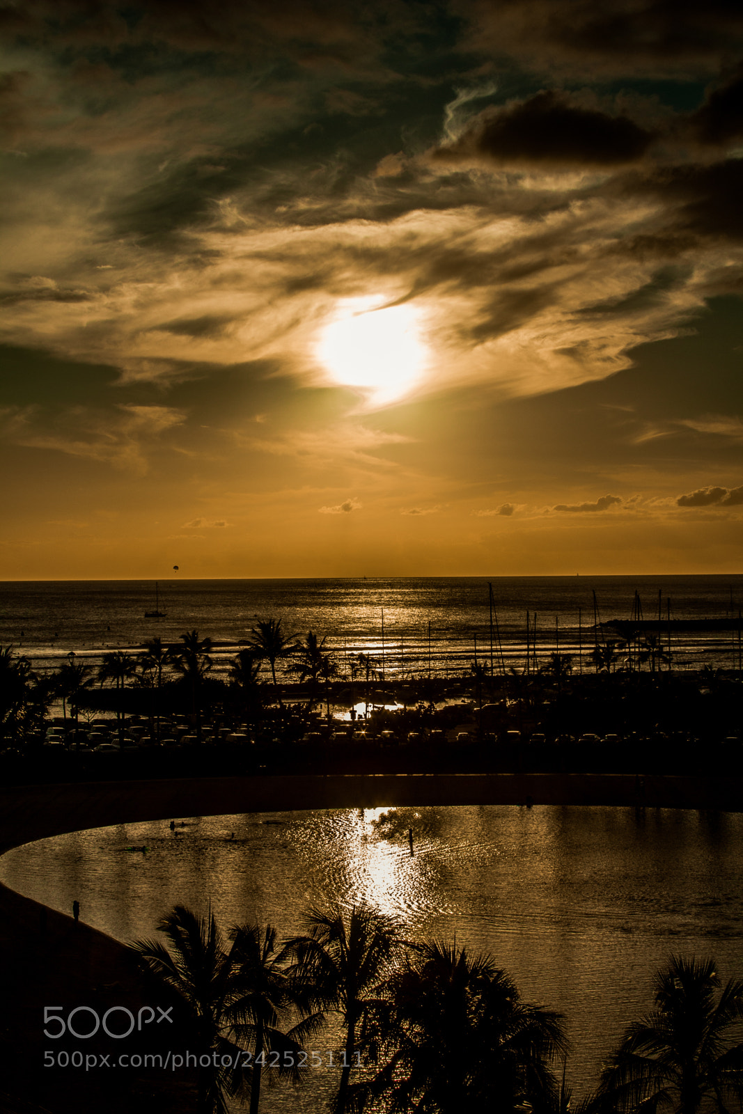Canon EOS 550D (EOS Rebel T2i / EOS Kiss X4) sample photo. Waikiki beach sunset, honolulu photography
