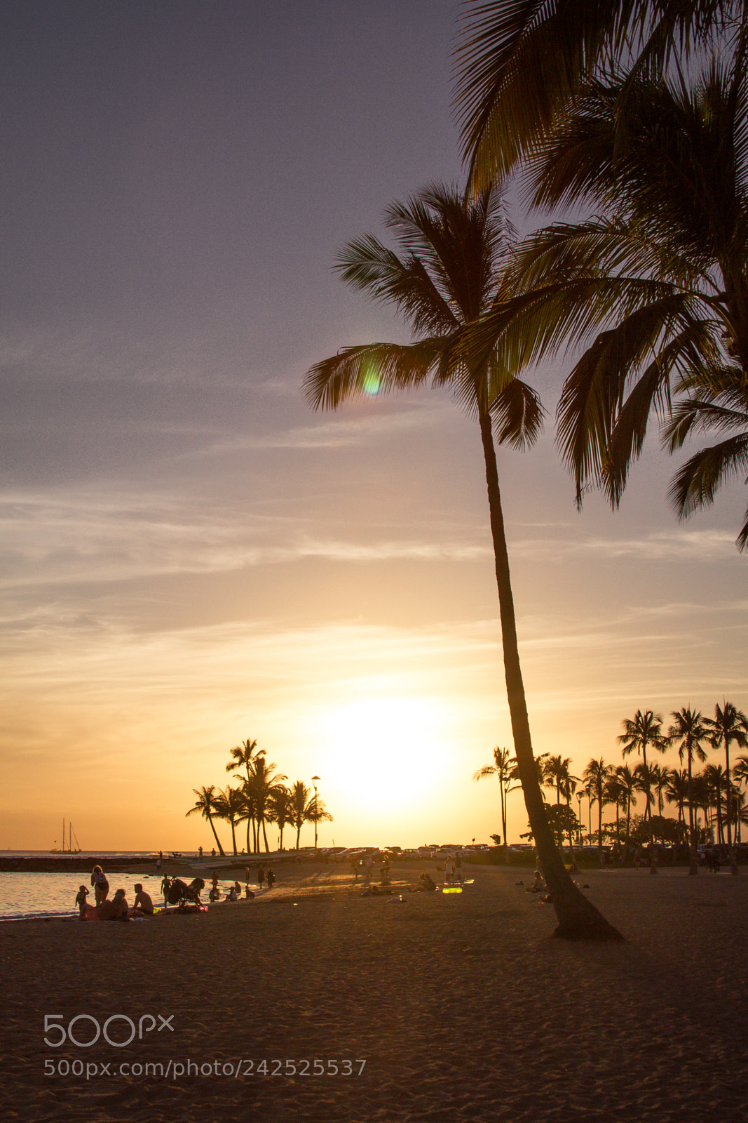 Canon EOS 550D (EOS Rebel T2i / EOS Kiss X4) sample photo. Waikiki beach sunset, honolulu photography
