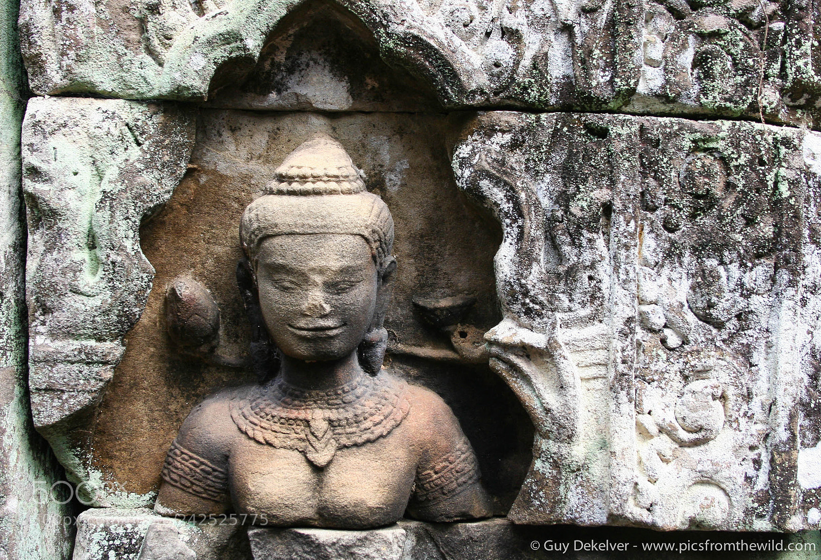 Canon EOS 350D (EOS Digital Rebel XT / EOS Kiss Digital N) sample photo. Stone carving, angkor wat photography