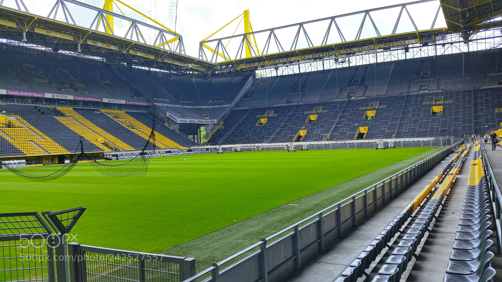 Samsung Galaxy S5 sample photo. Stadium photography