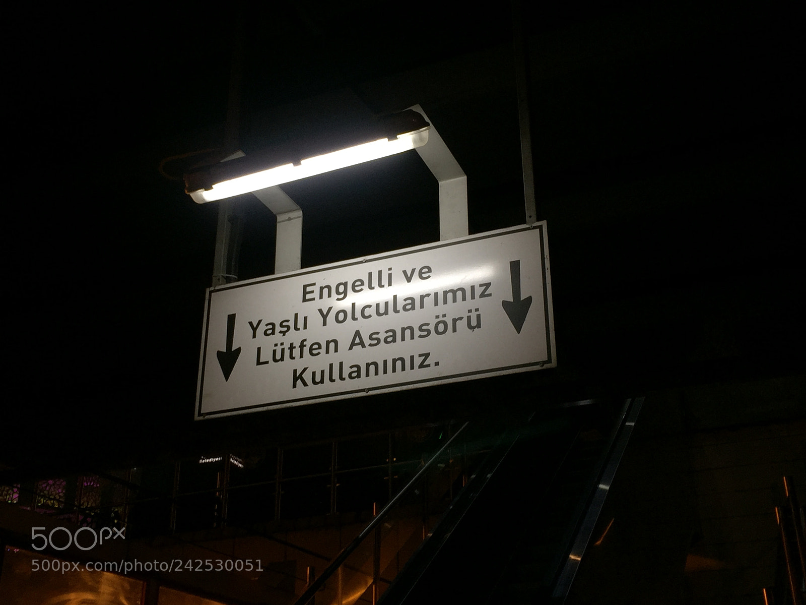 Apple iPhone 6 sample photo. Sign in metro photography
