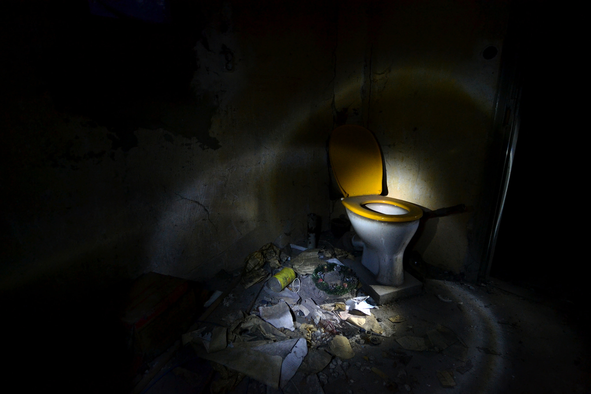 Sigma 10-20mm F3.5 EX DC HSM sample photo. Abandoned car workshop photography