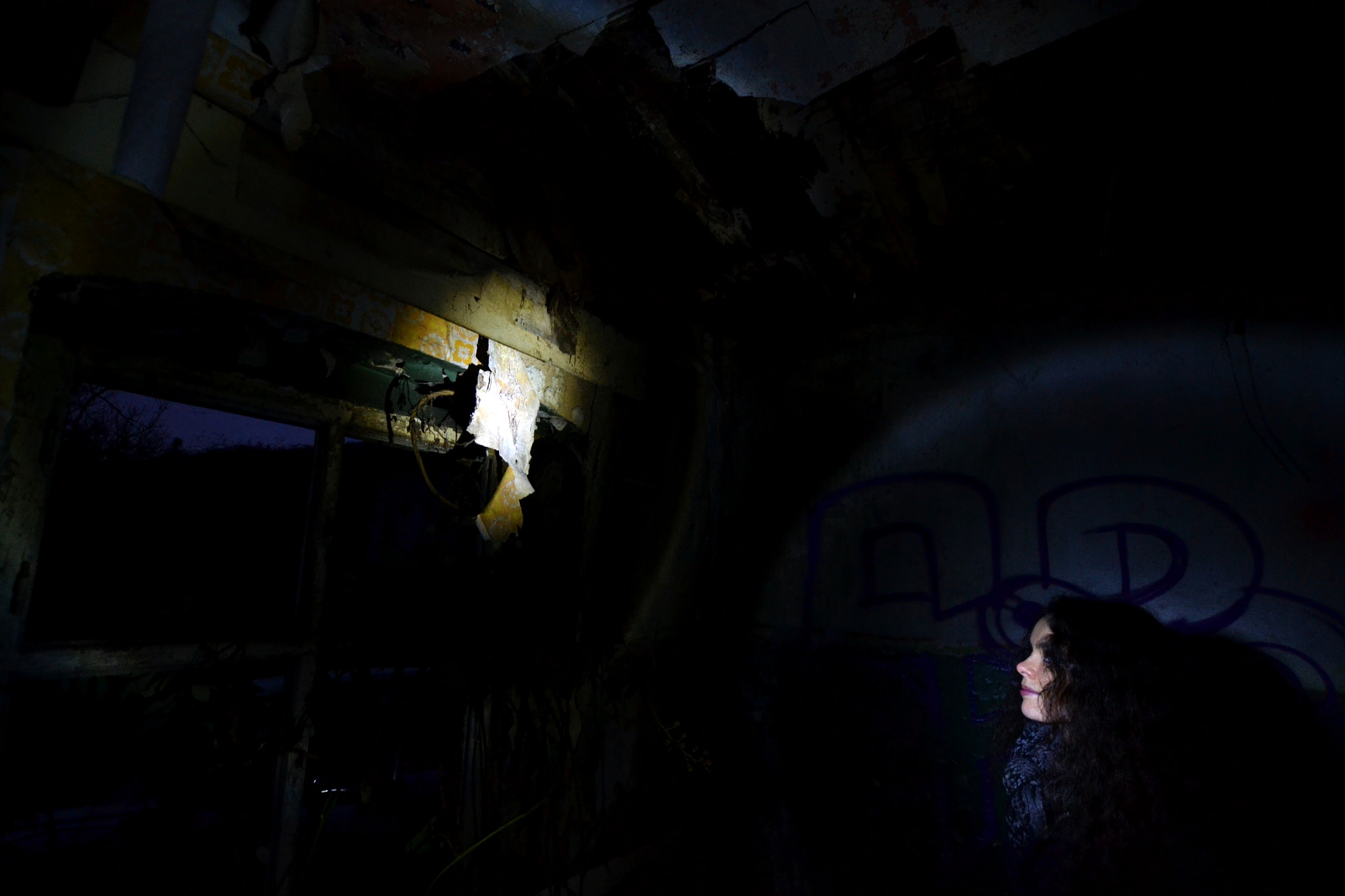 Sigma 10-20mm F3.5 EX DC HSM sample photo. Abandoned car workshop photography