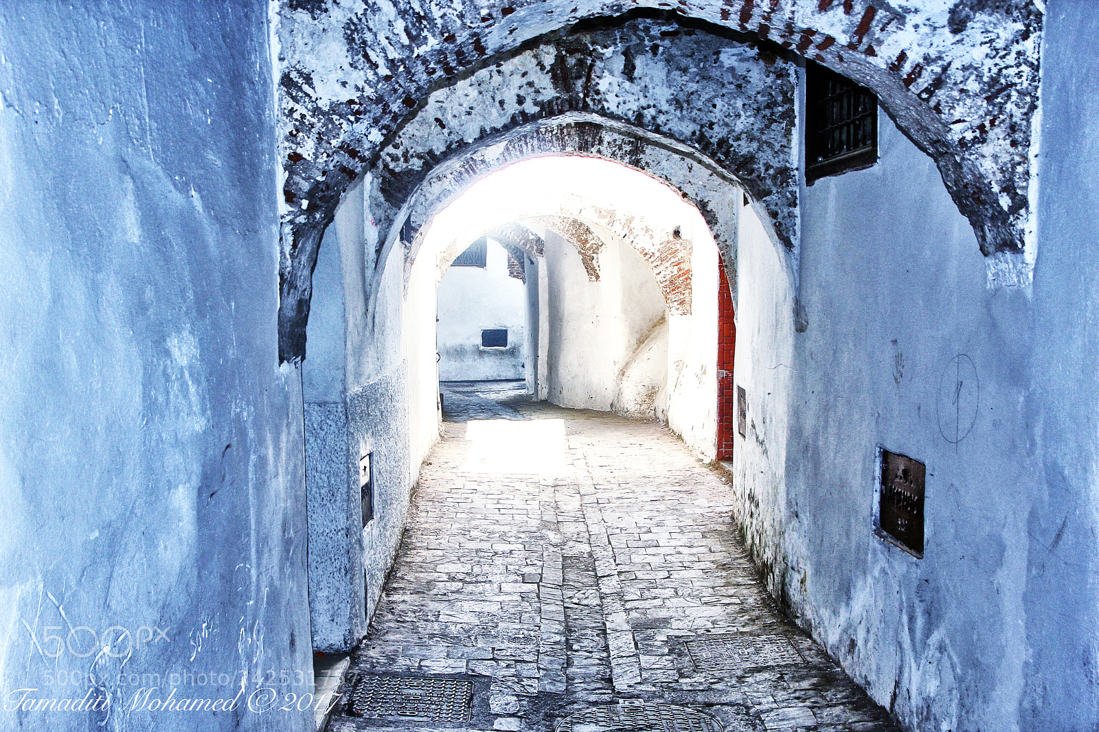 Canon EOS 60D sample photo. An antique gate photography