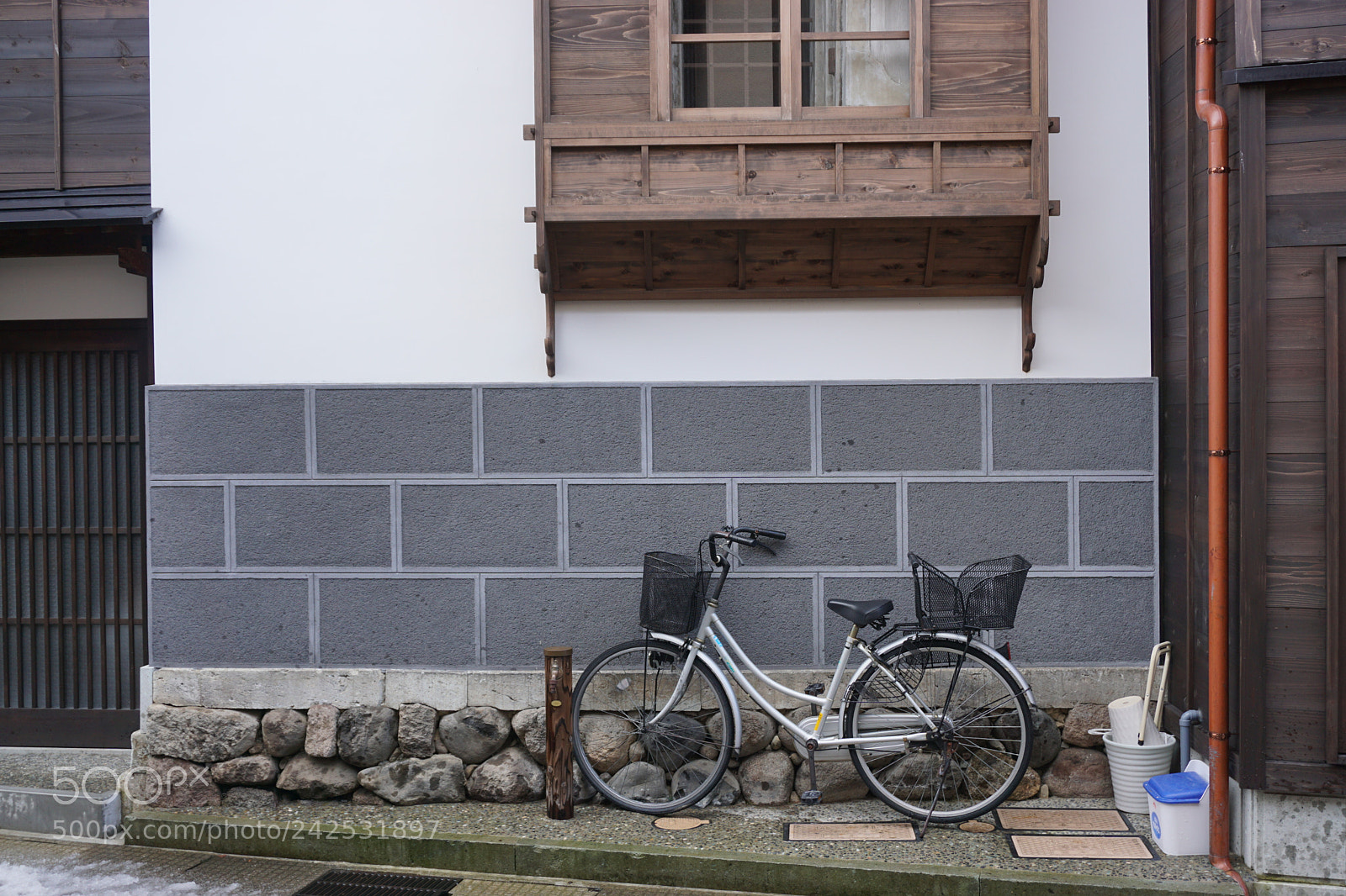 Sony a6000 + Sony E 18-50mm F4-5.6 sample photo. Glimpse at life photography