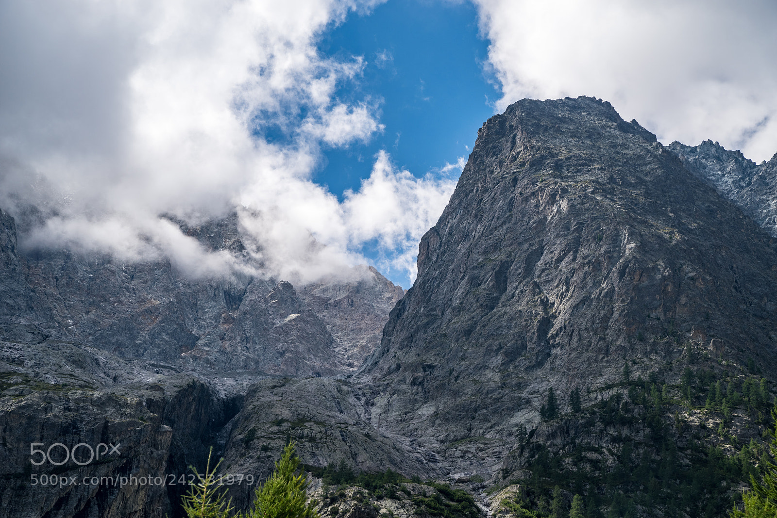 Pentax K-1 sample photo. Cloudy giant photography