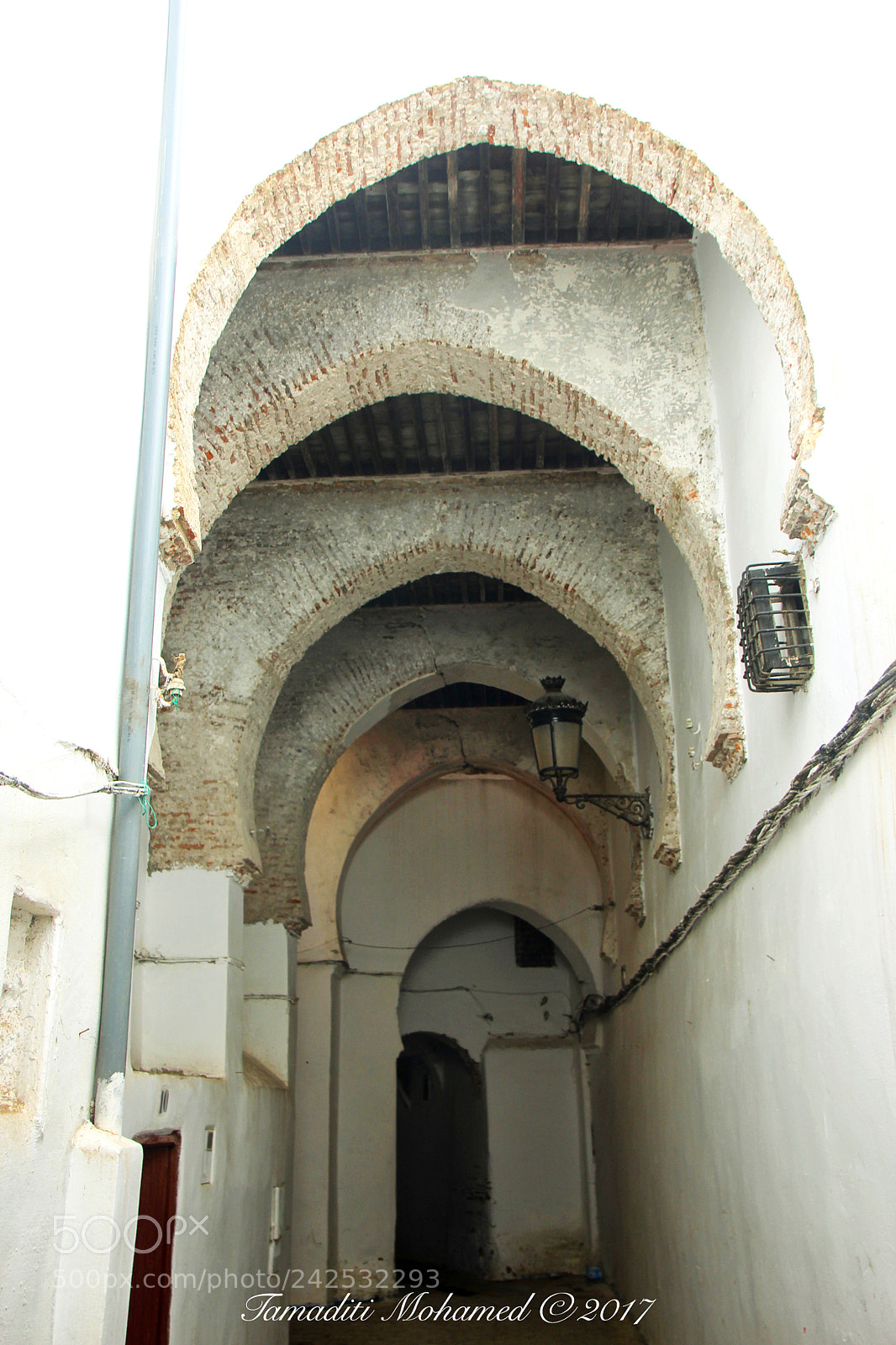 Canon EOS 60D sample photo. An antique door photography