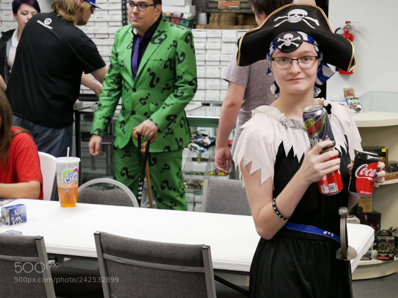 Panasonic Lumix DMC-G85 (Lumix DMC-G80) sample photo. Serenity halloween party () photography