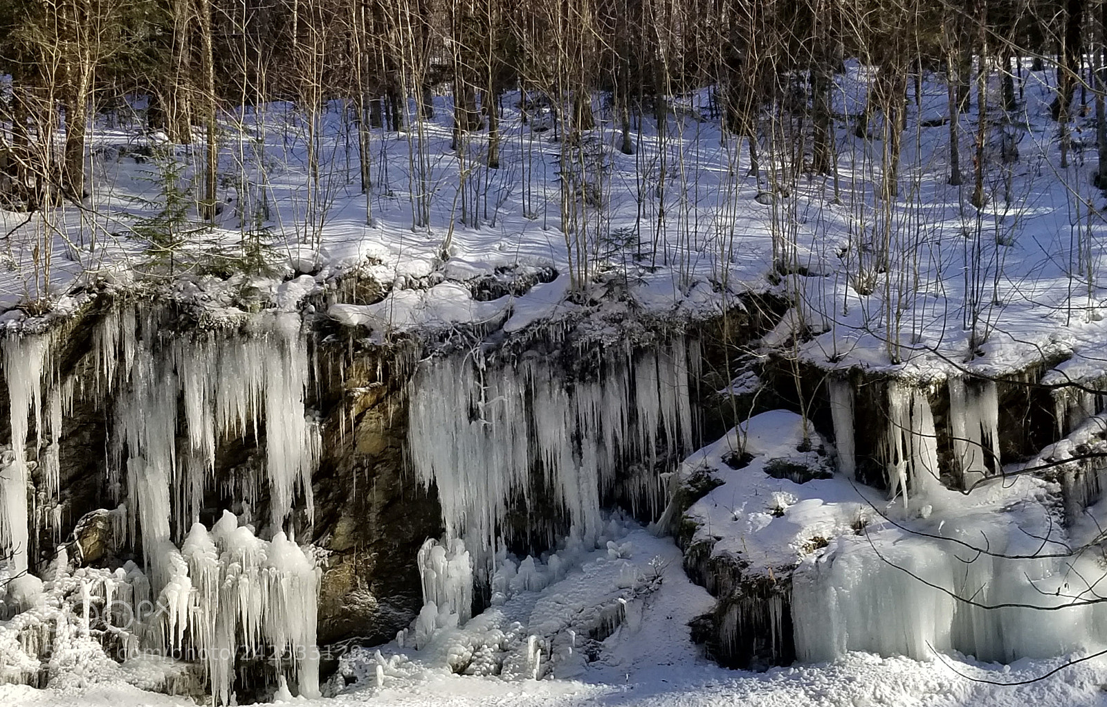 Samsung Galaxy S8 sample photo. Icy cliff face vermont photography