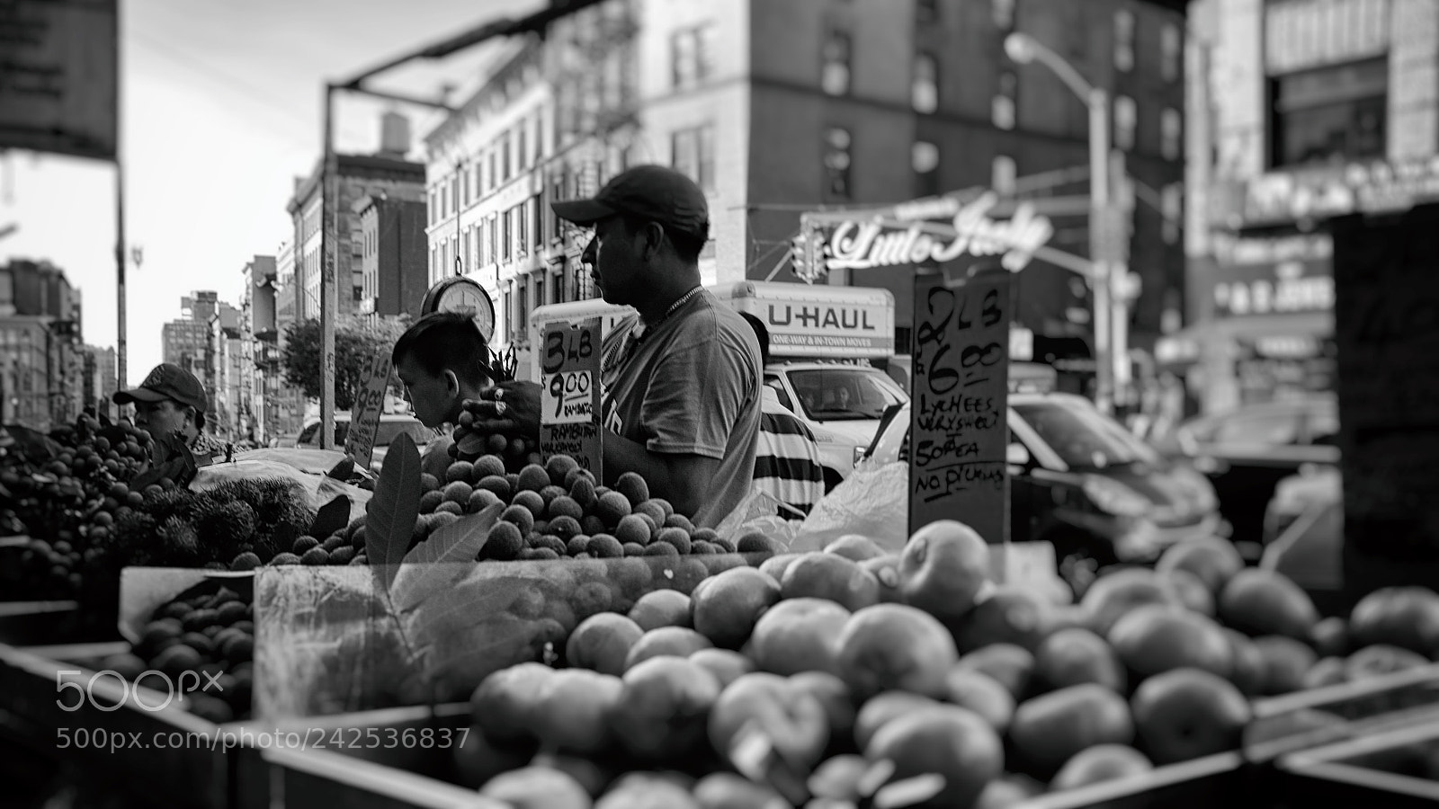 Fujifilm X100T sample photo. Nyc little italy bokeh photography
