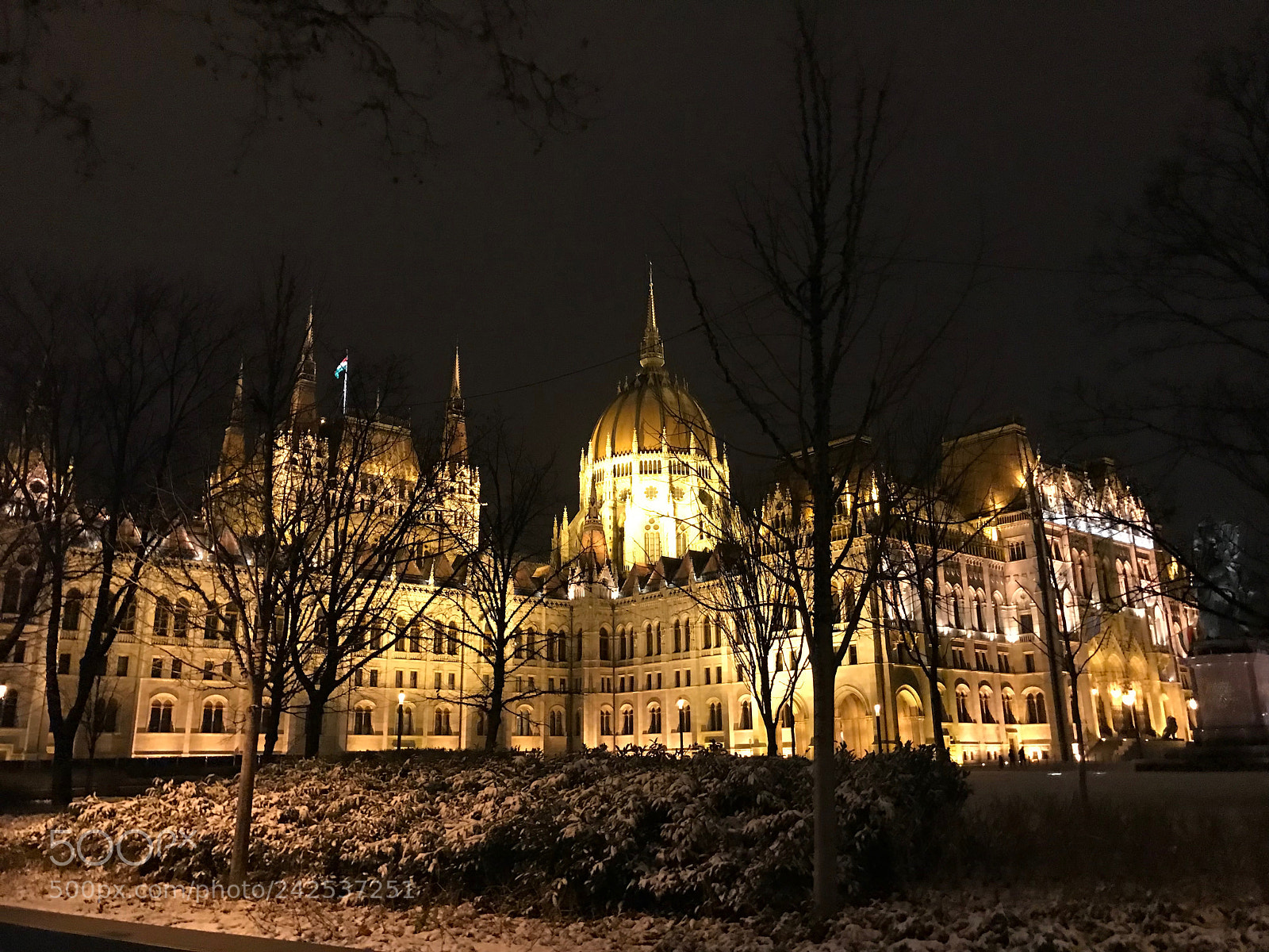 Apple iPhone 7 Plus sample photo. Illuminated hungarian parliament photography