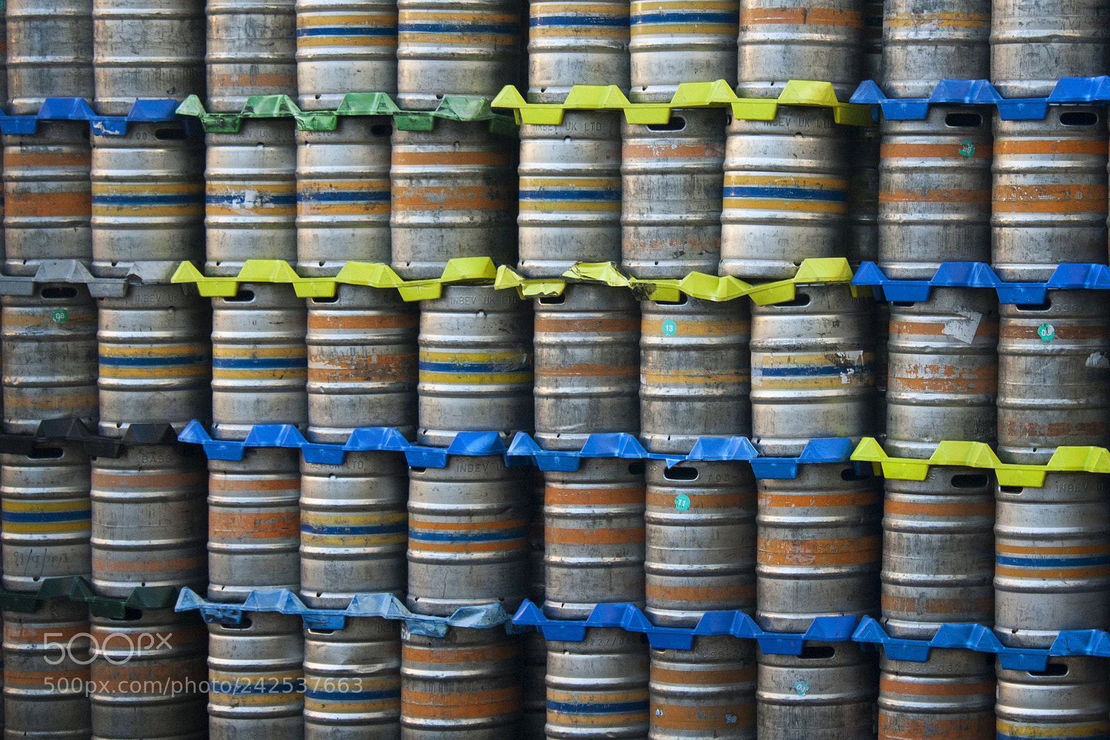 Canon EOS 1000D (EOS Digital Rebel XS / EOS Kiss F) sample photo. The kegs pattern photography