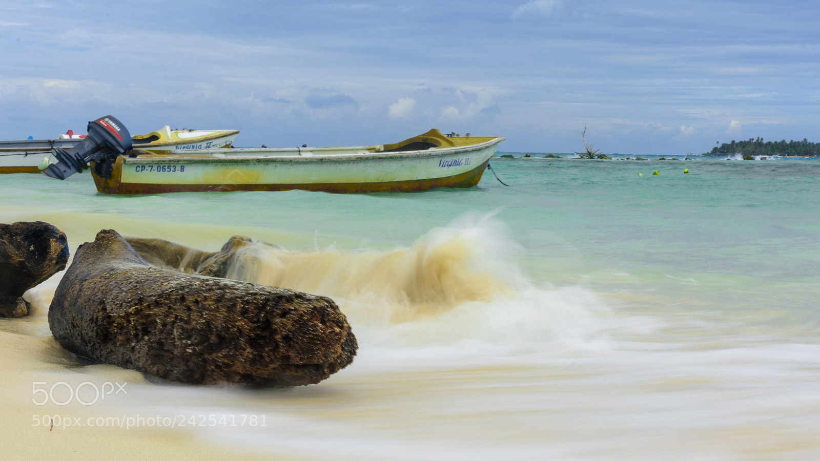 Nikon D7200 sample photo. Boat from de beach photography