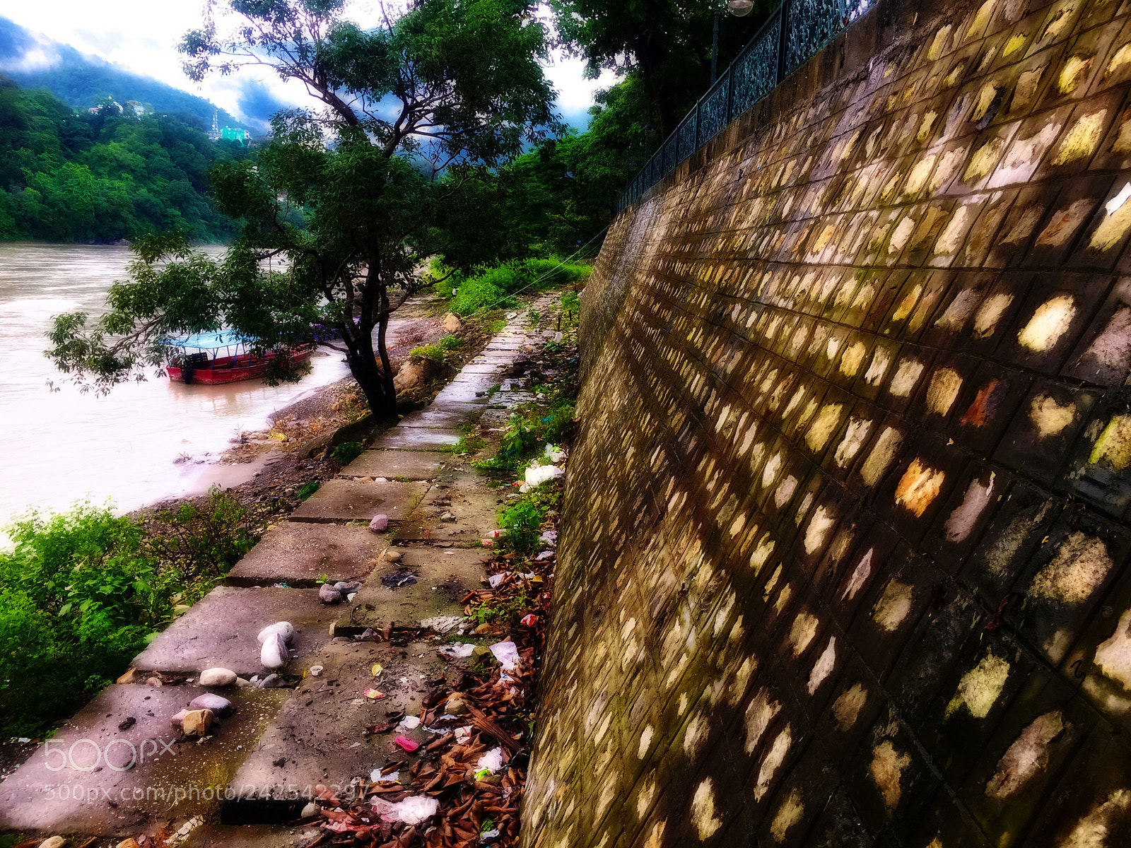 Apple iPhone 6 Plus sample photo. Wall along ganga river photography