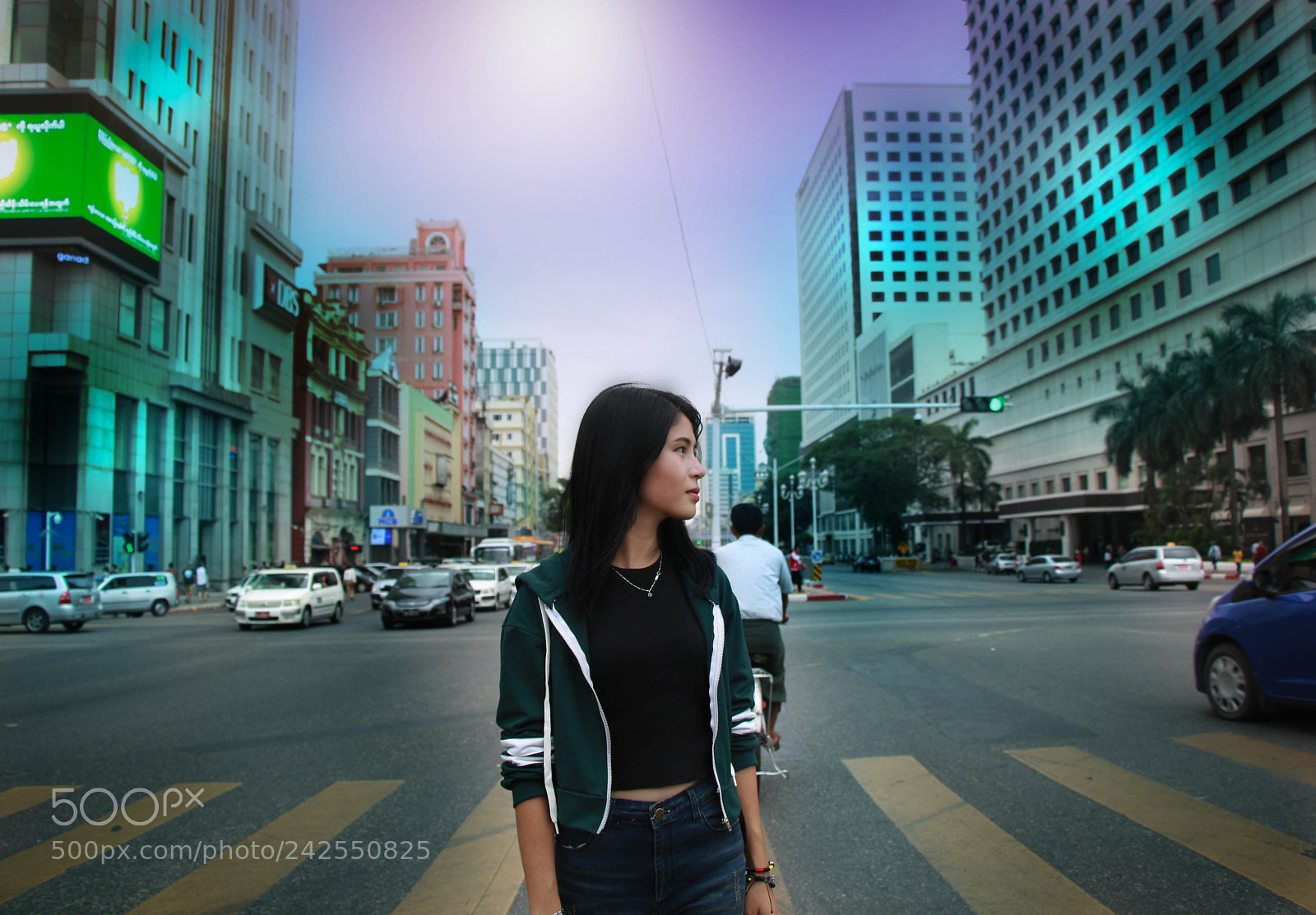 Canon EOS 700D (EOS Rebel T5i / EOS Kiss X7i) sample photo. Girl in the downtown photography