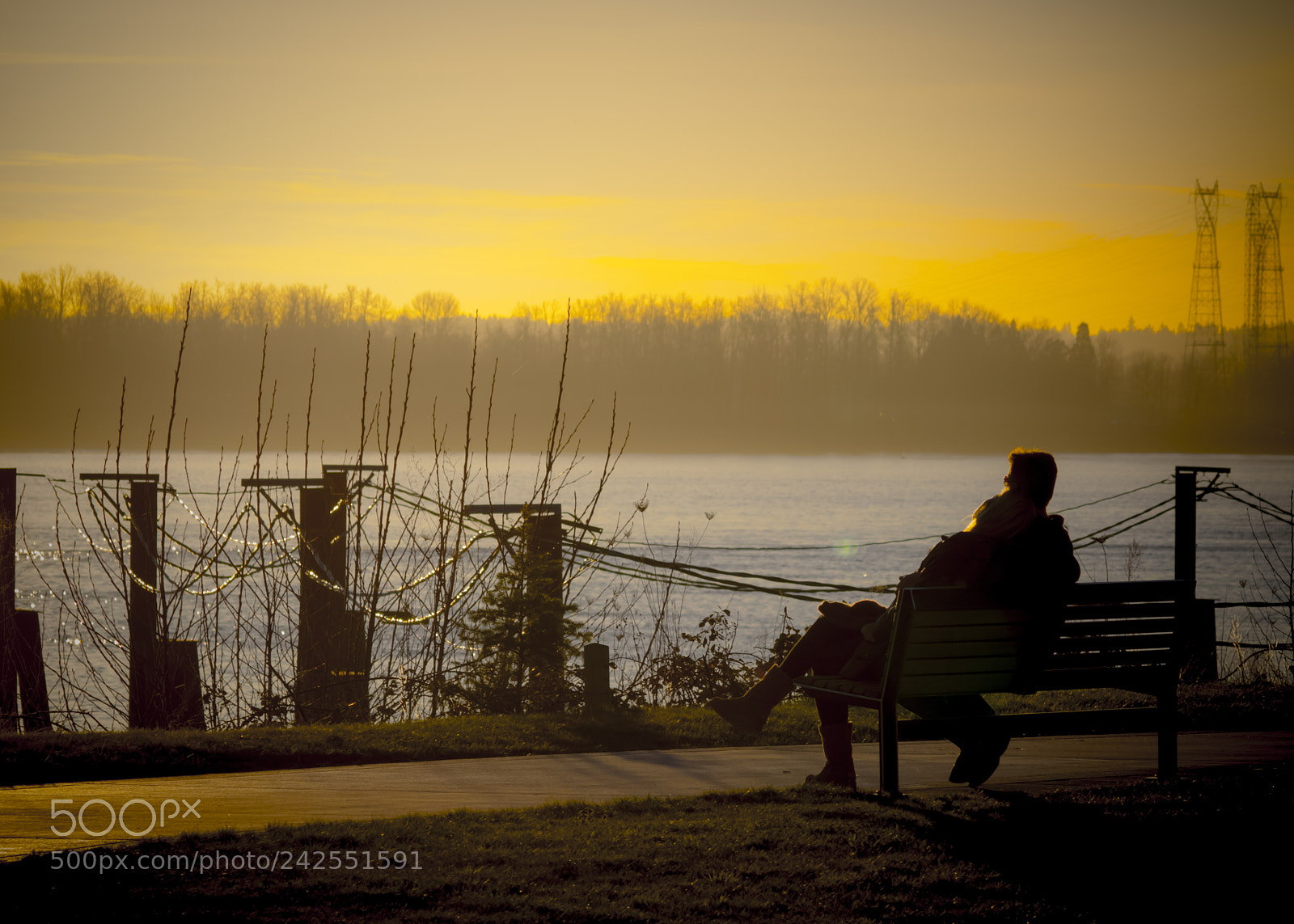 Canon EOS 750D (EOS Rebel T6i / EOS Kiss X8i) sample photo. A couple sits and photography
