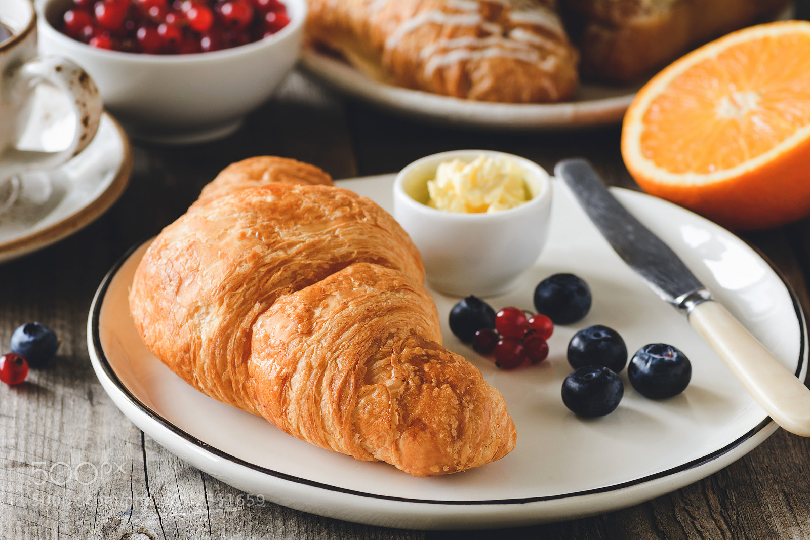 Nikon D7100 sample photo. Croissant with fresh berries photography