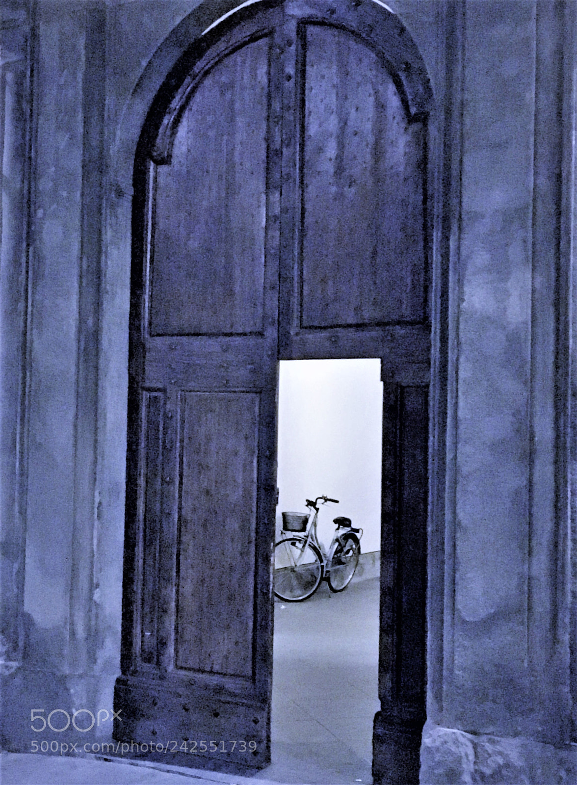 Apple iPhone 6s sample photo. Bicycle in the doorway photography