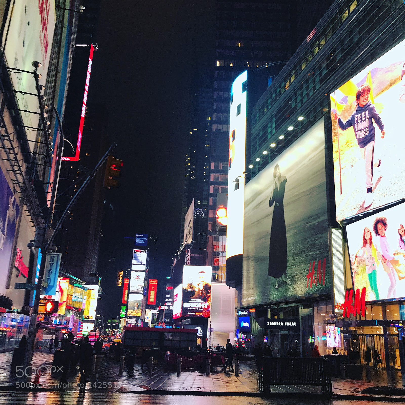 Apple iPhone 7 Plus sample photo. Times square photography