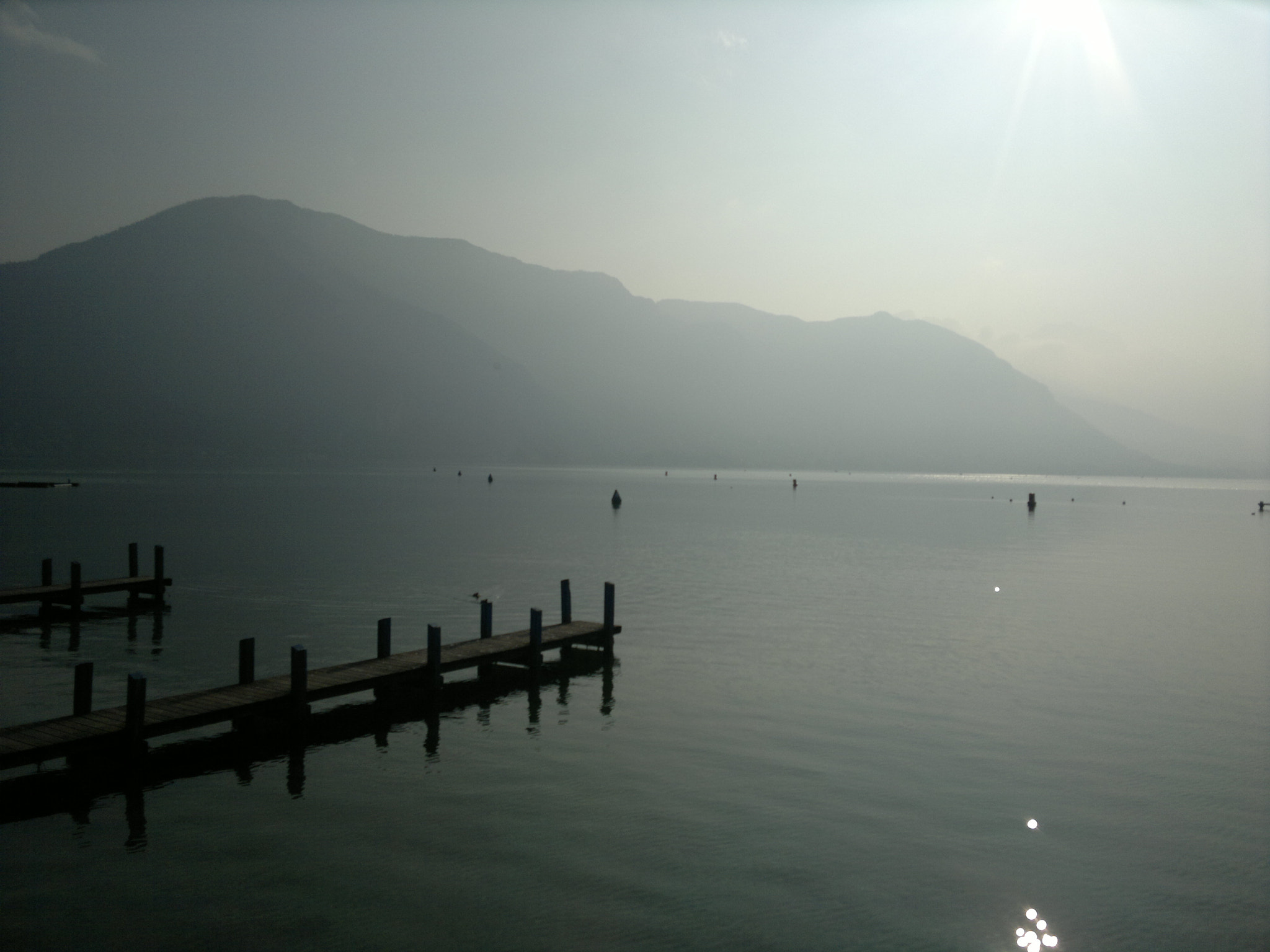 Nokia N8-00 sample photo. Annecy's lake photography