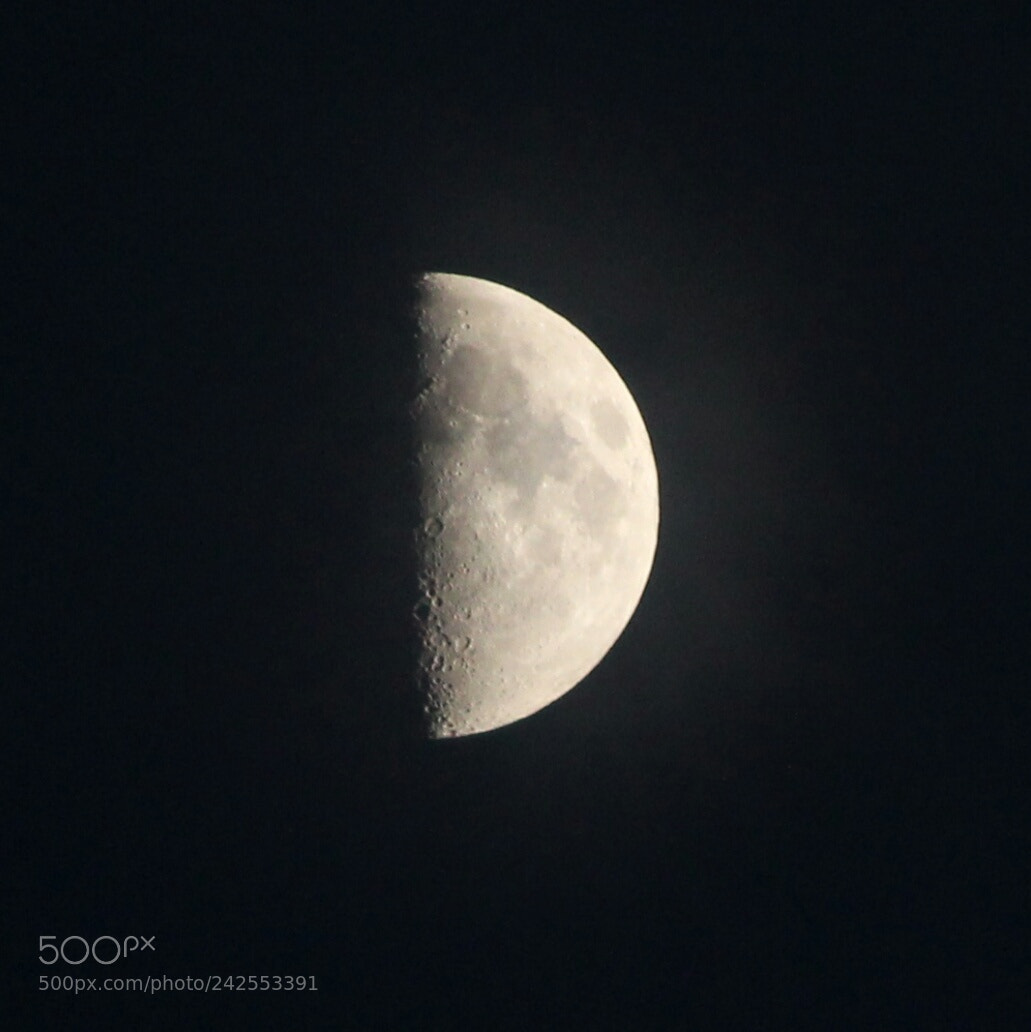 Canon EOS 1300D (EOS Rebel T6 / EOS Kiss X80) sample photo. Moon photography