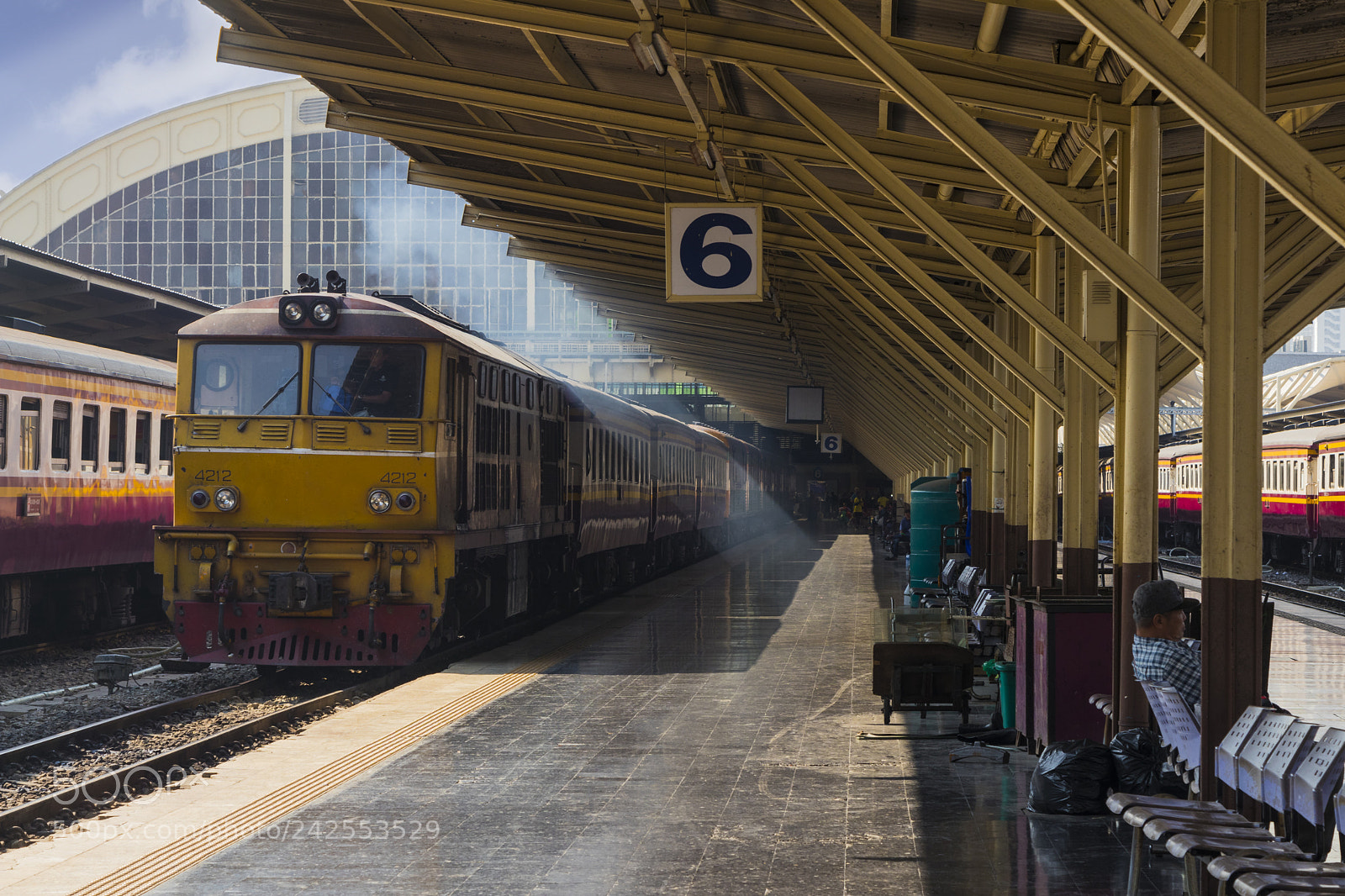 Canon EOS M6 sample photo. Train at hua lamphong photography