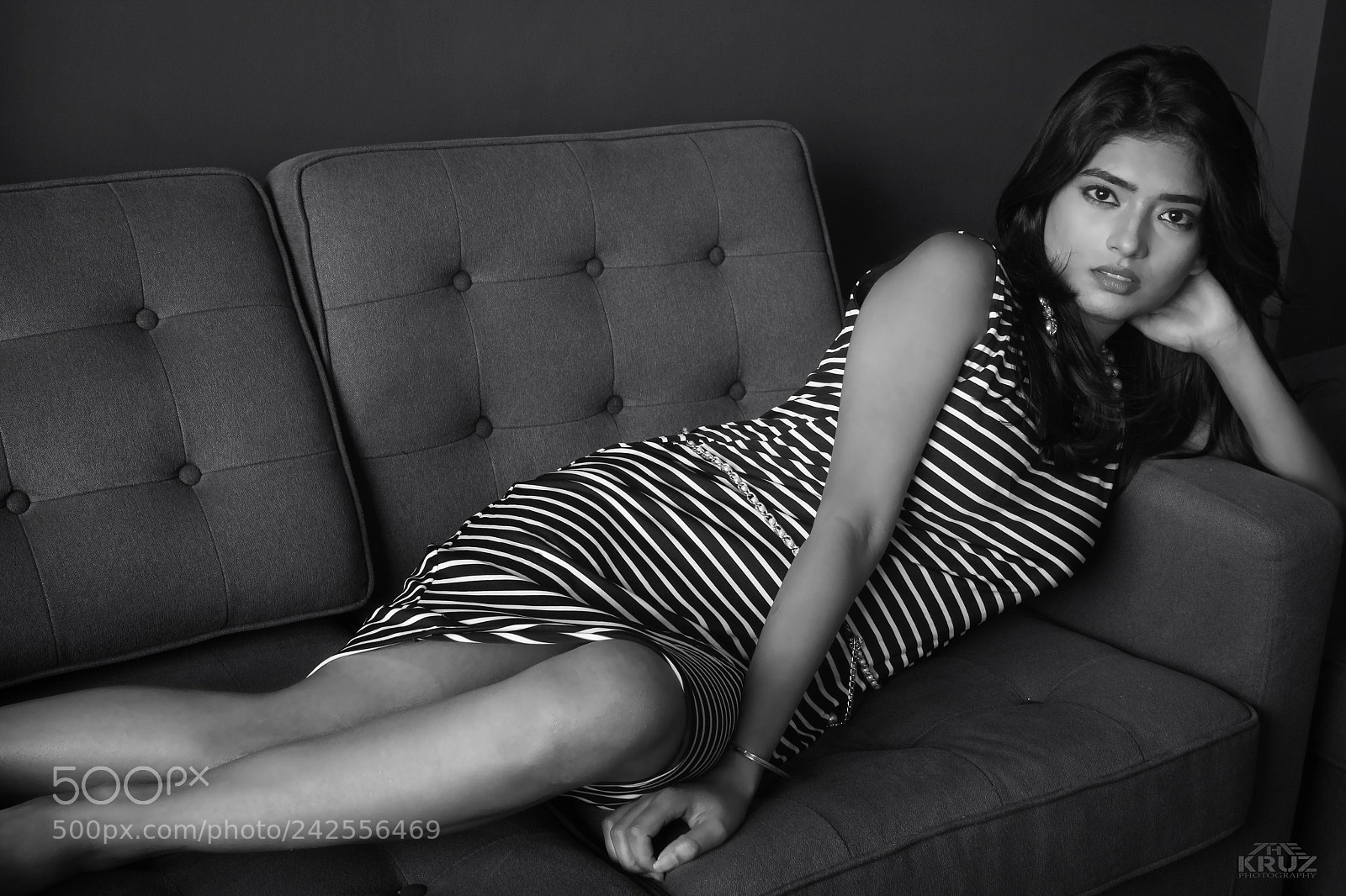 Canon EOS 1300D (EOS Rebel T6 / EOS Kiss X80) sample photo. Lean on sofa photography