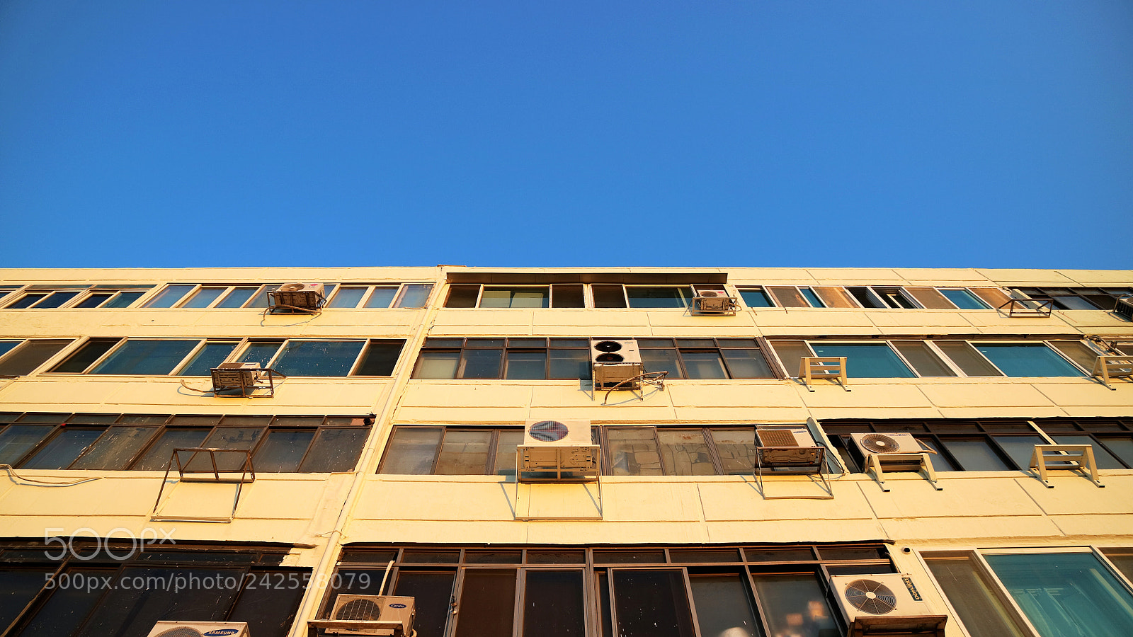 Canon EOS M3 sample photo. Yellow window photography