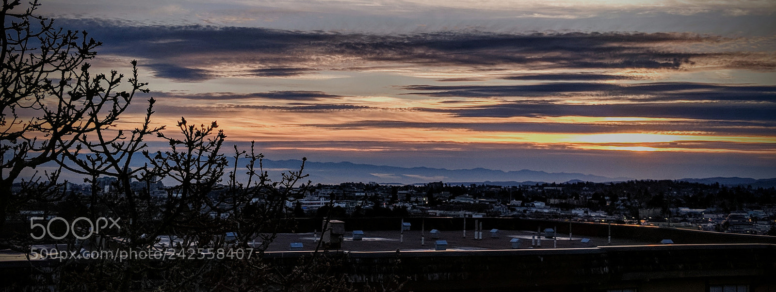 Google Pixel 2 XL sample photo. Slumbering city photography