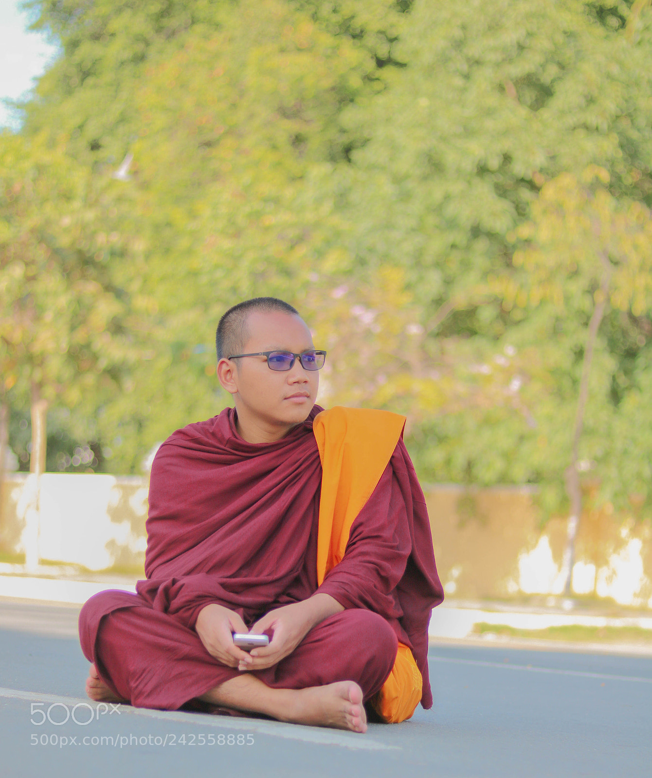 Canon EOS 750D (EOS Rebel T6i / EOS Kiss X8i) sample photo. Cambodia monk photography