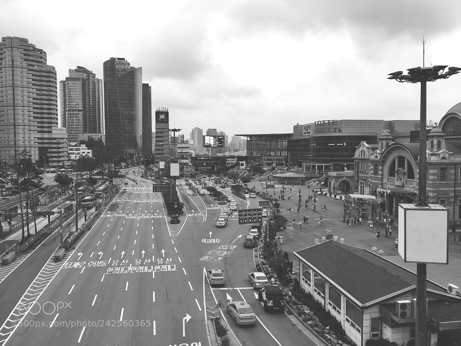 Apple iPhone 6 sample photo. Seoul station b&w photography