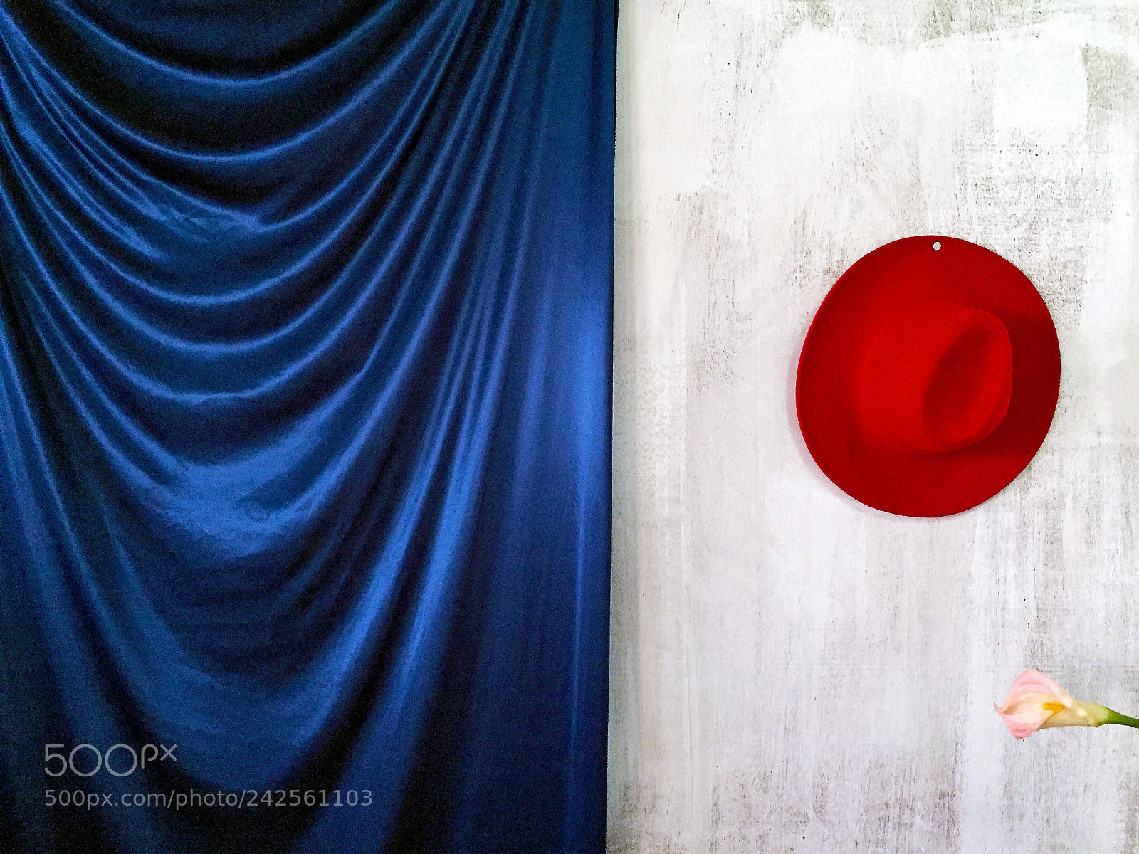 Apple iPhone 6 sample photo. Red hat and blue photography