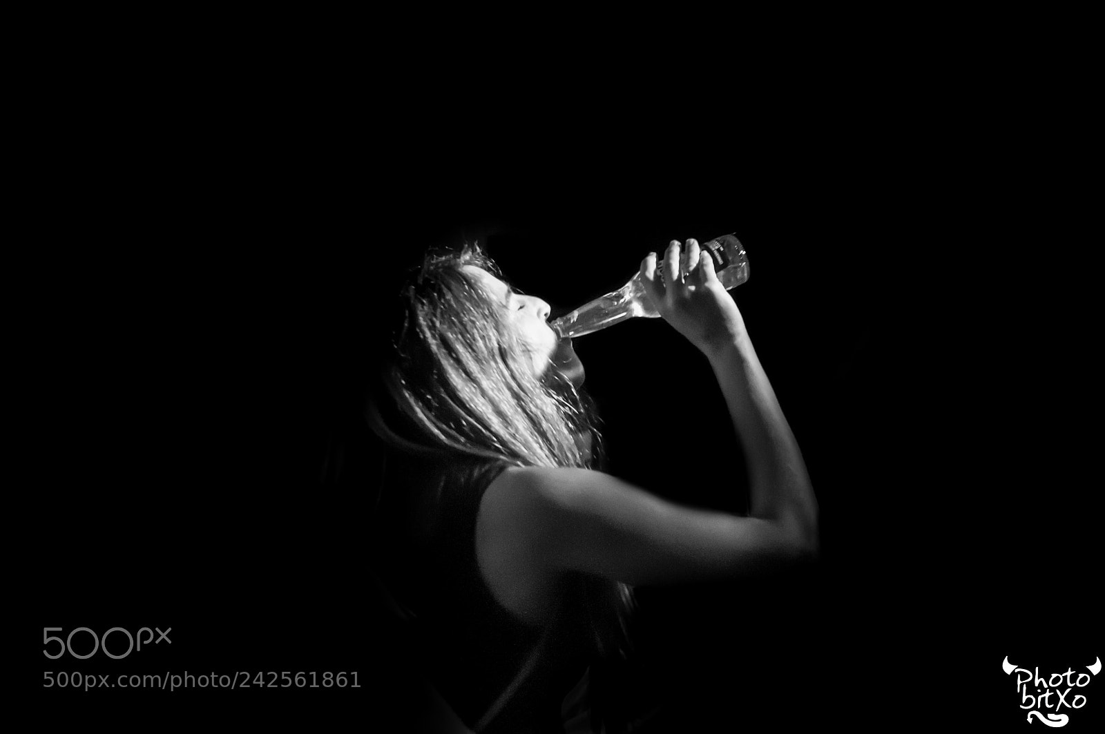 Nikon D300S sample photo. Drinking in a concert photography