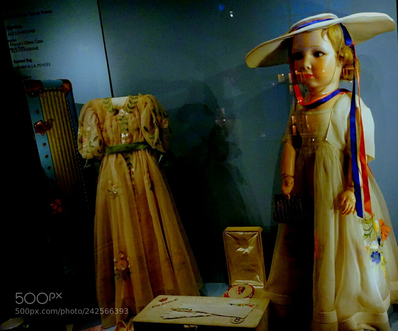 Sony Alpha a5000 (ILCE 5000) sample photo. The doll museum photography