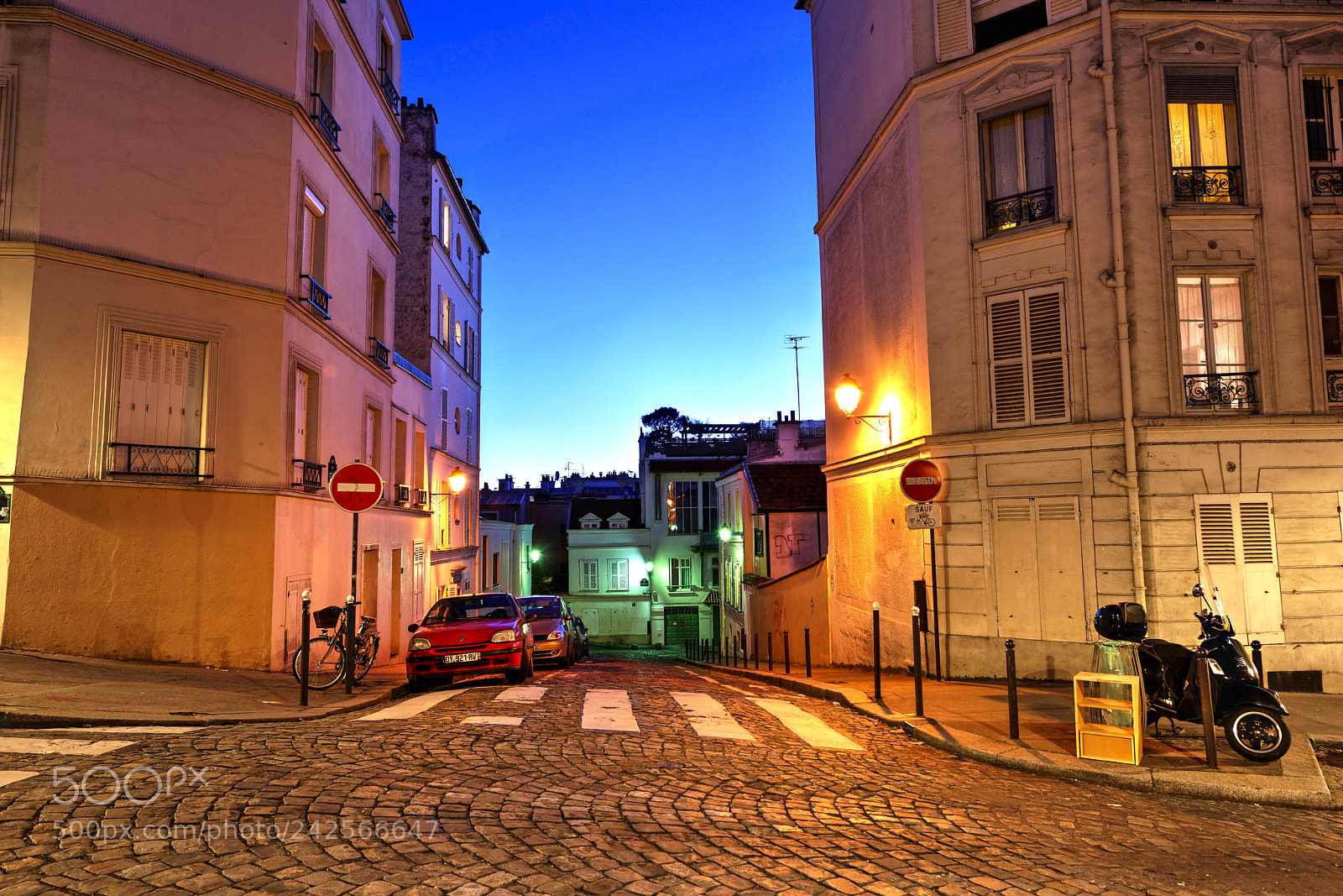 Nikon D810 sample photo. Blue hour in montmartre photography