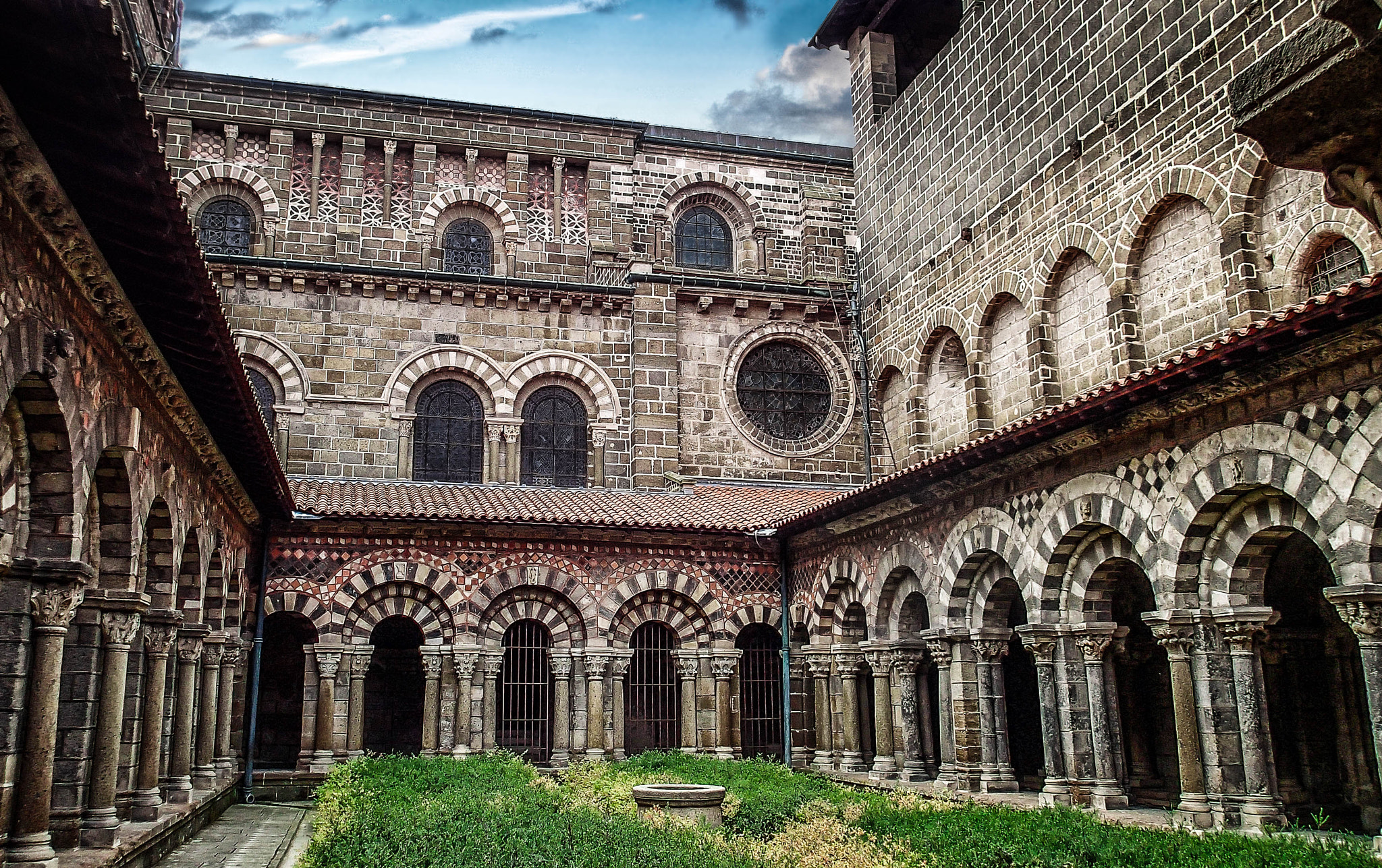 Olympus TG-1 sample photo. Cathedral cloister of le puy-en-velay (12th c) photography