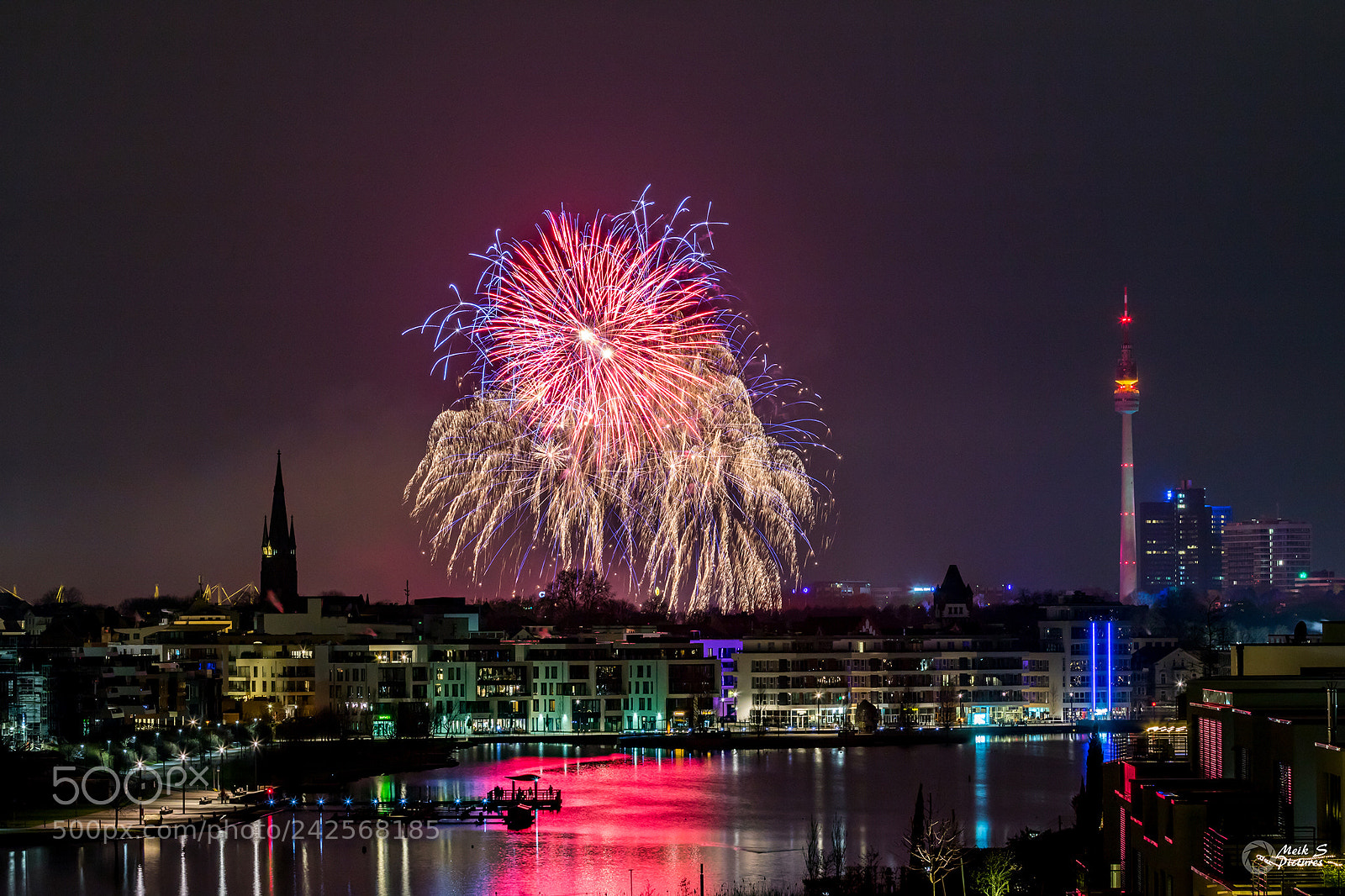 Canon EOS 760D (EOS Rebel T6s / EOS 8000D) sample photo. First firework 2018 photography