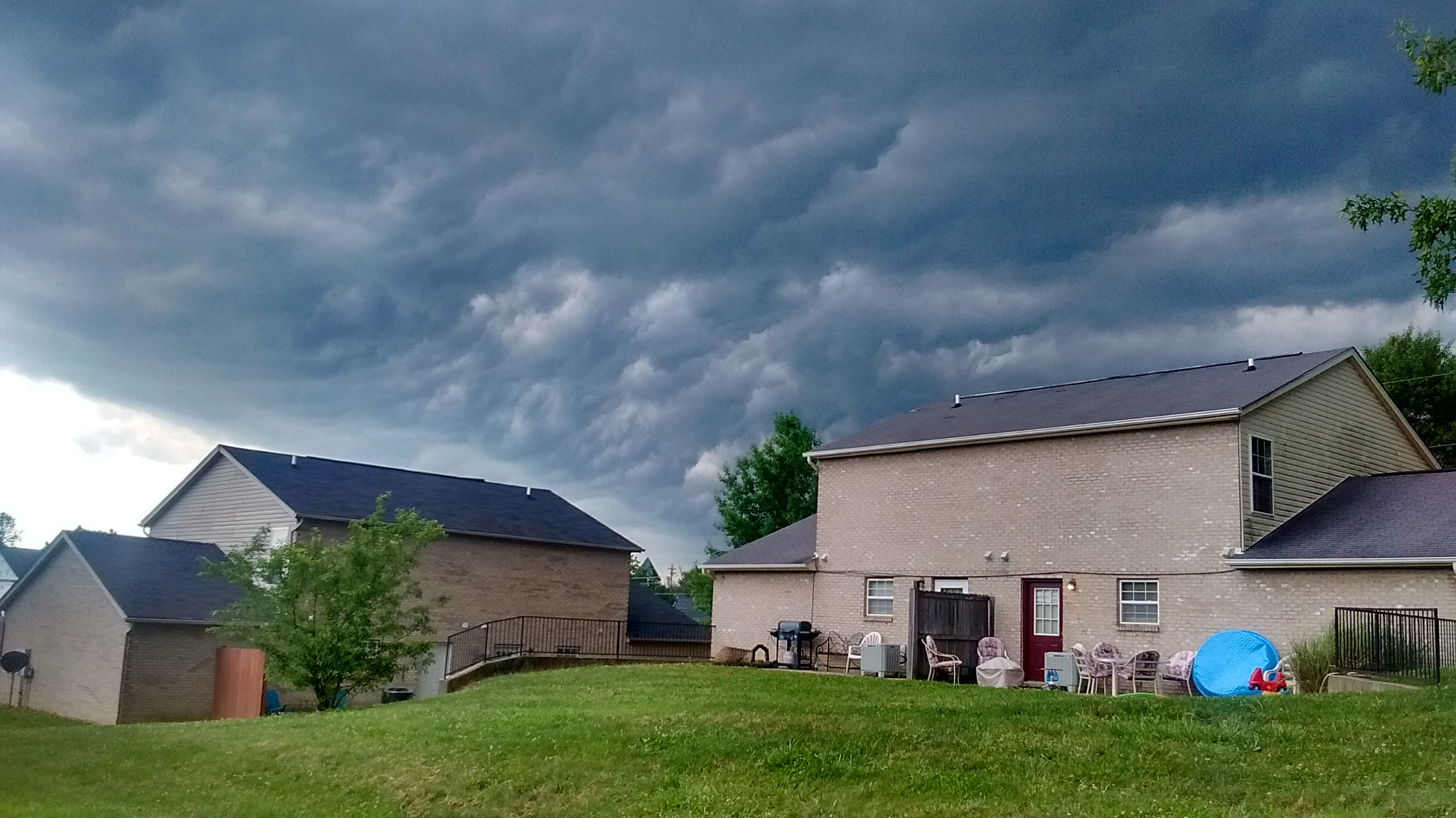 Motorola Moto E with 4G LTE (2nd Gen) sample photo. Summer storm photography