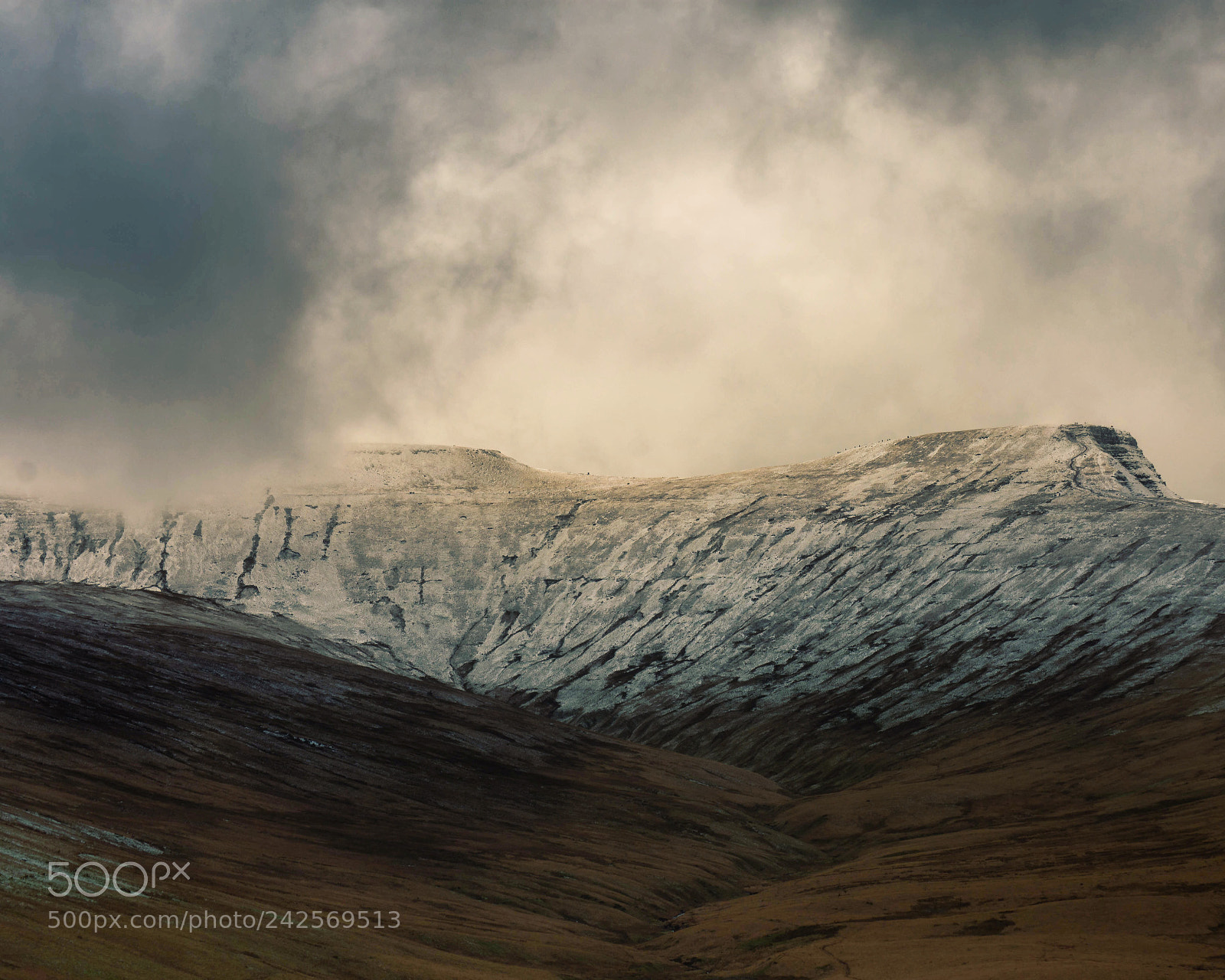Nikon D7200 sample photo. Snowy peaks on pen-y-fan photography
