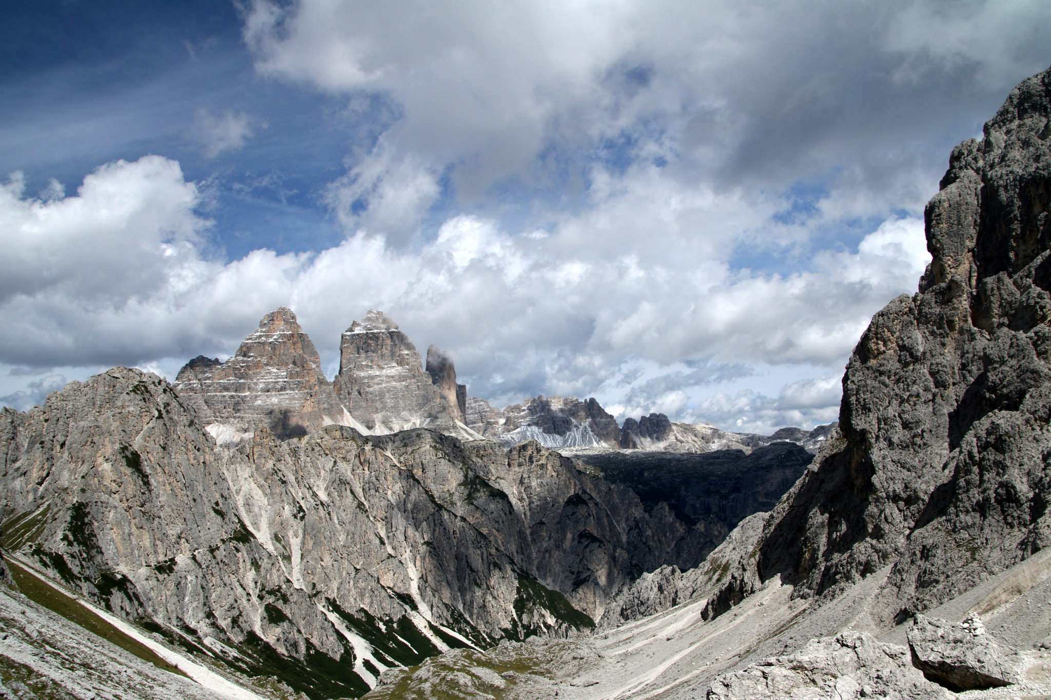 Canon EOS 750D (EOS Rebel T6i / EOS Kiss X8i) + Canon TS-E 90mm F2.8 Tilt-Shift sample photo. Dolomites photography