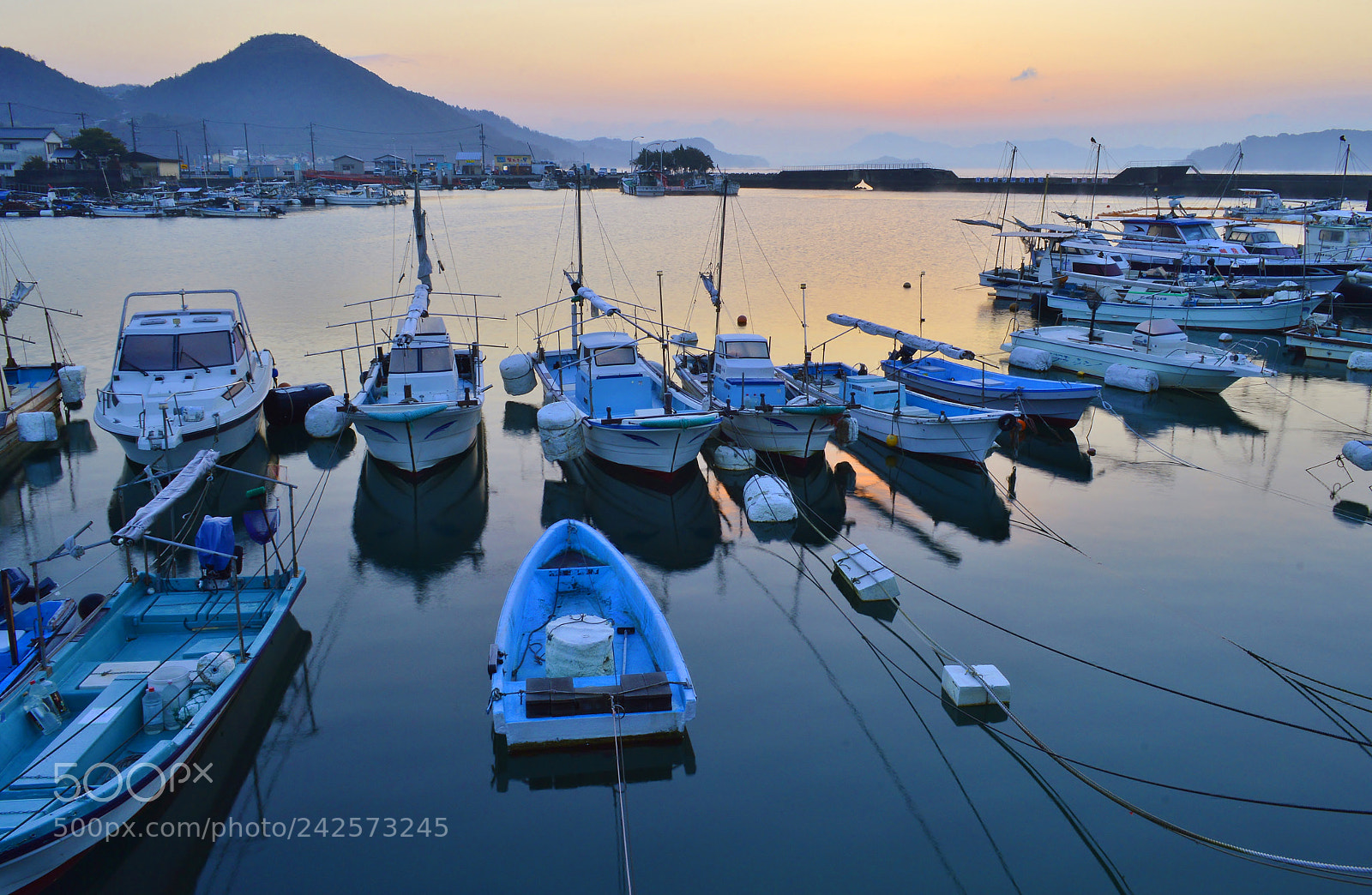 Nikon D3200 sample photo. Winter sunrise ......seascapes 安浦 photography